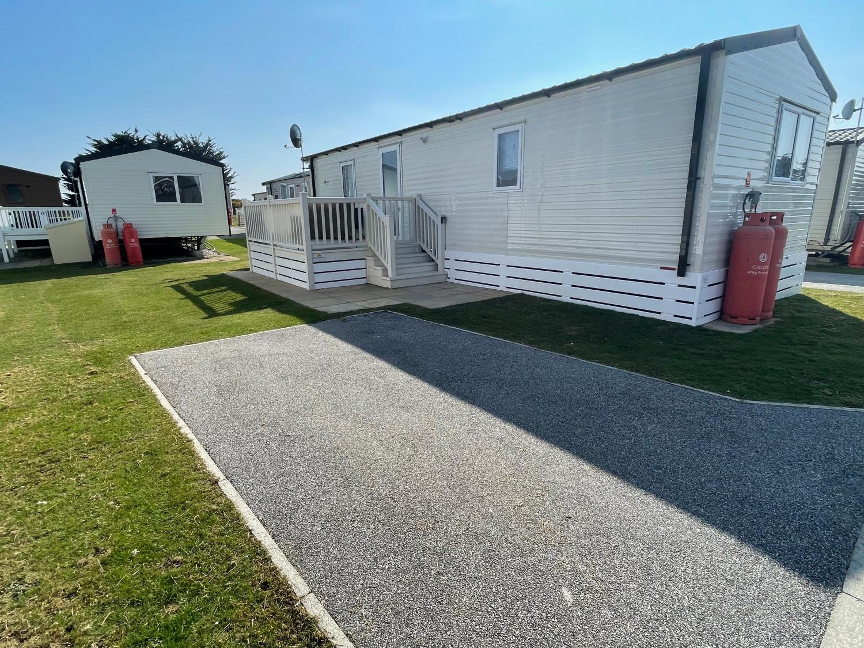 Golden Dunes Retreat, Dog-Friendly Stay at Par Sands Holiday Park, Cornwall
