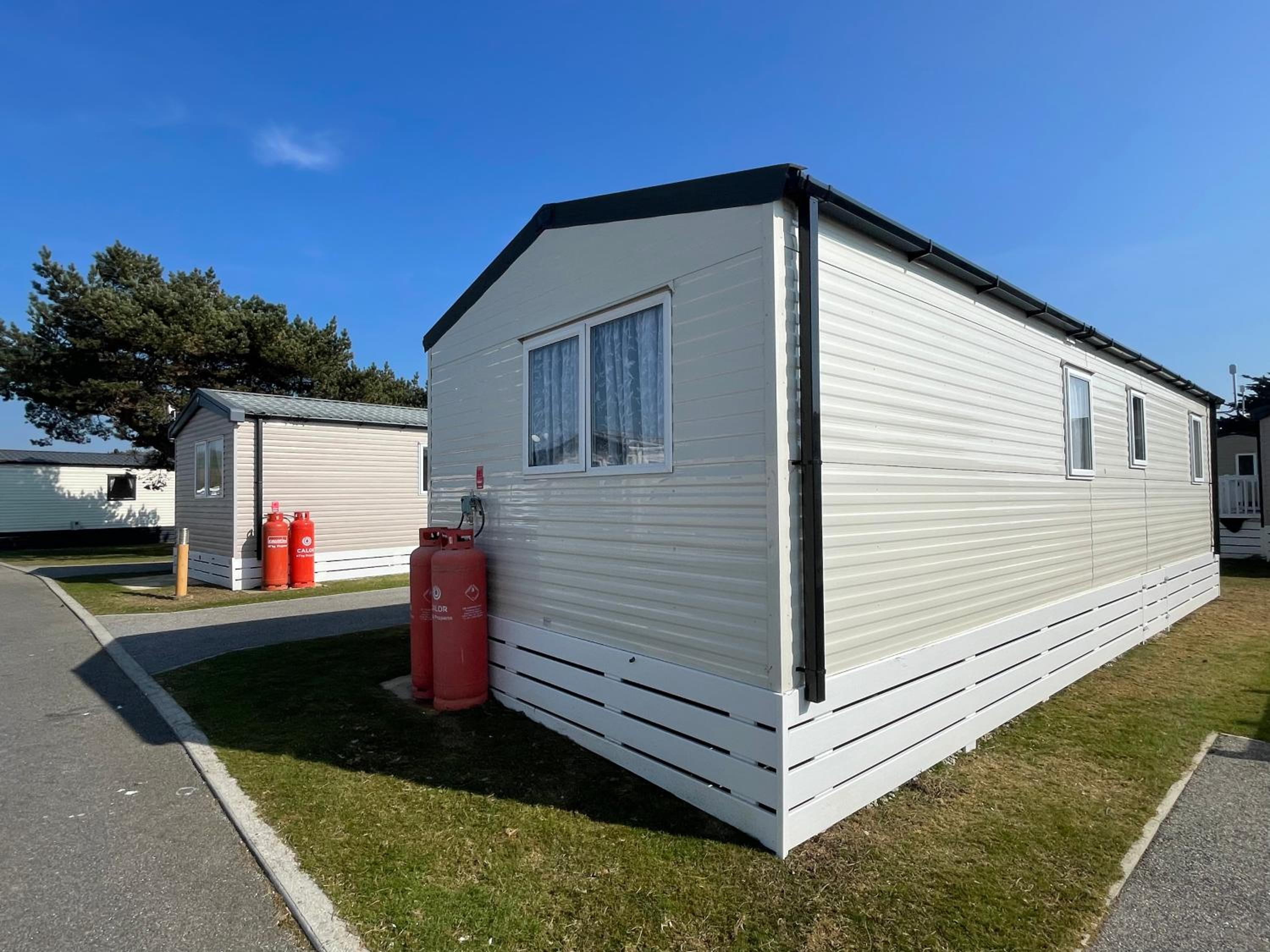 Golden Dunes Retreat, Dog-Friendly Stay at Par Sands Holiday Park, Cornwall