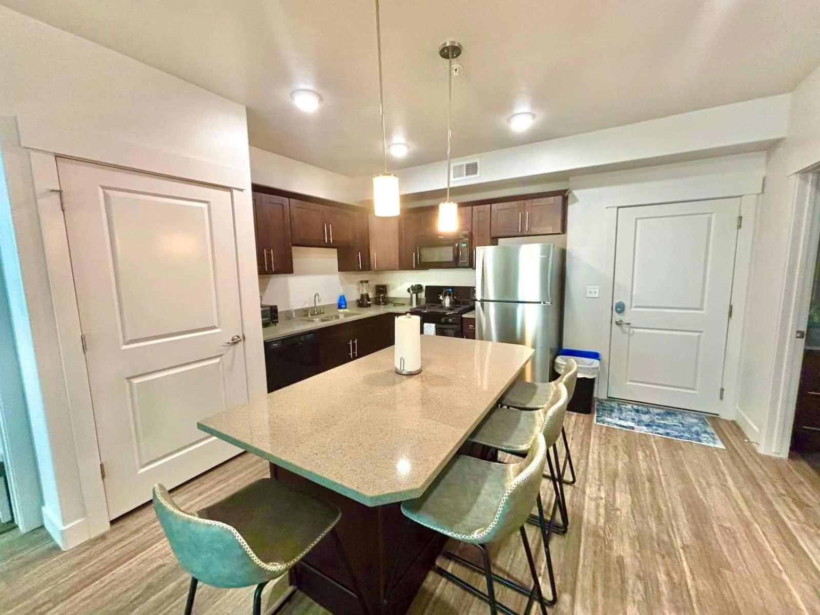 Ultra-Luxury 2BR Downtown Condo
