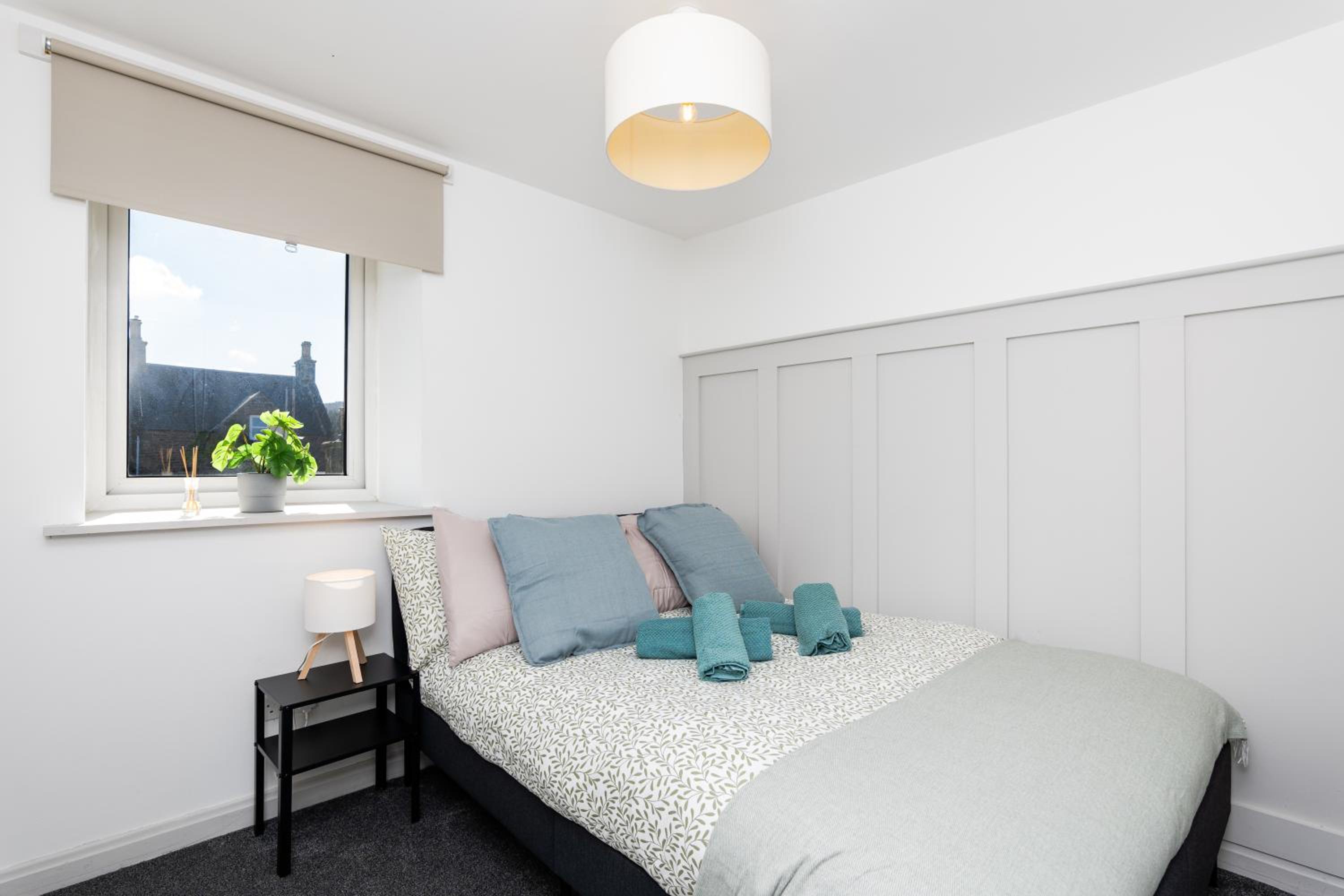 5 Bedroom Apartment - Galashiels- by Holiday Homes