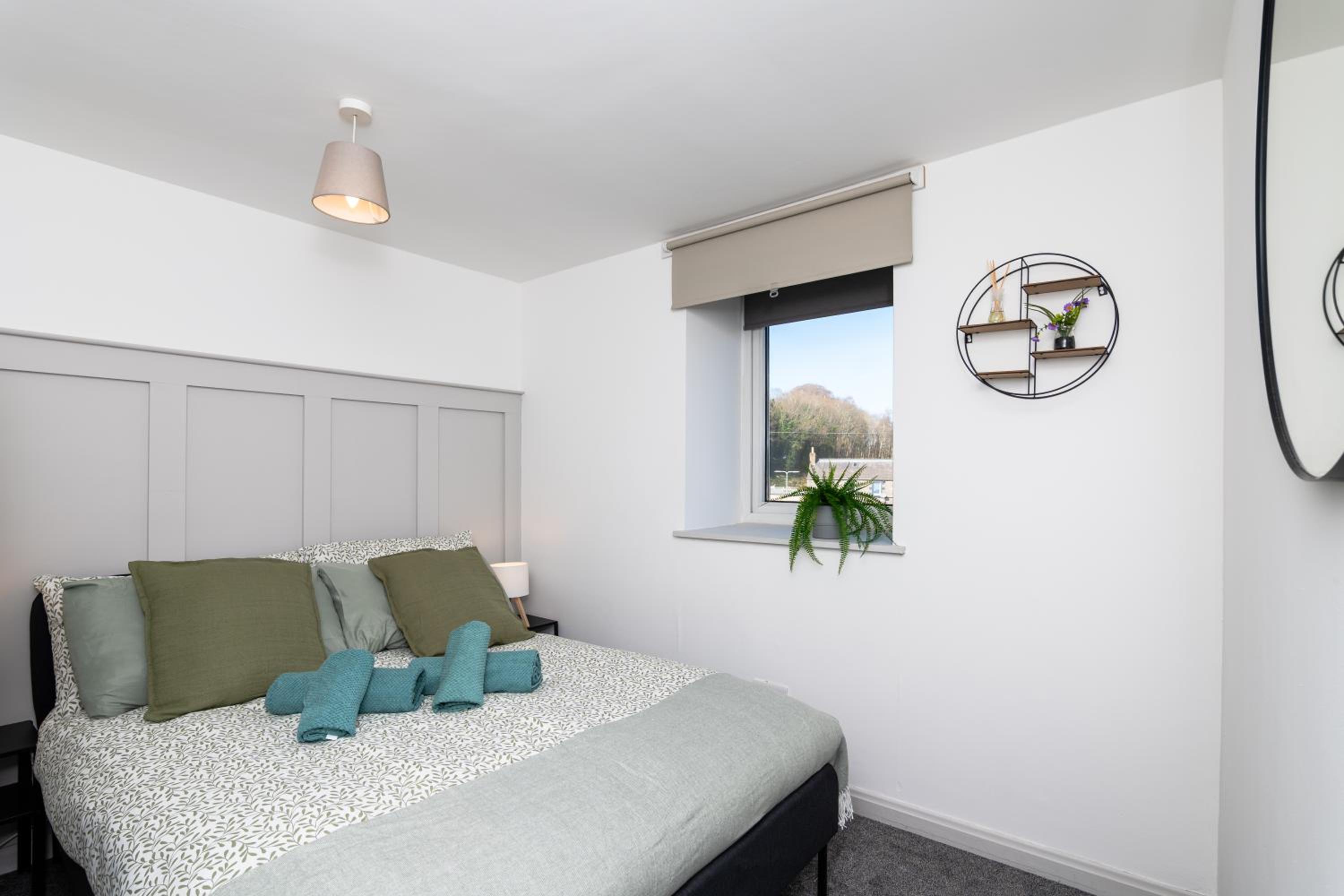 5 Bedroom Apartment - Galashiels- by Holiday Homes