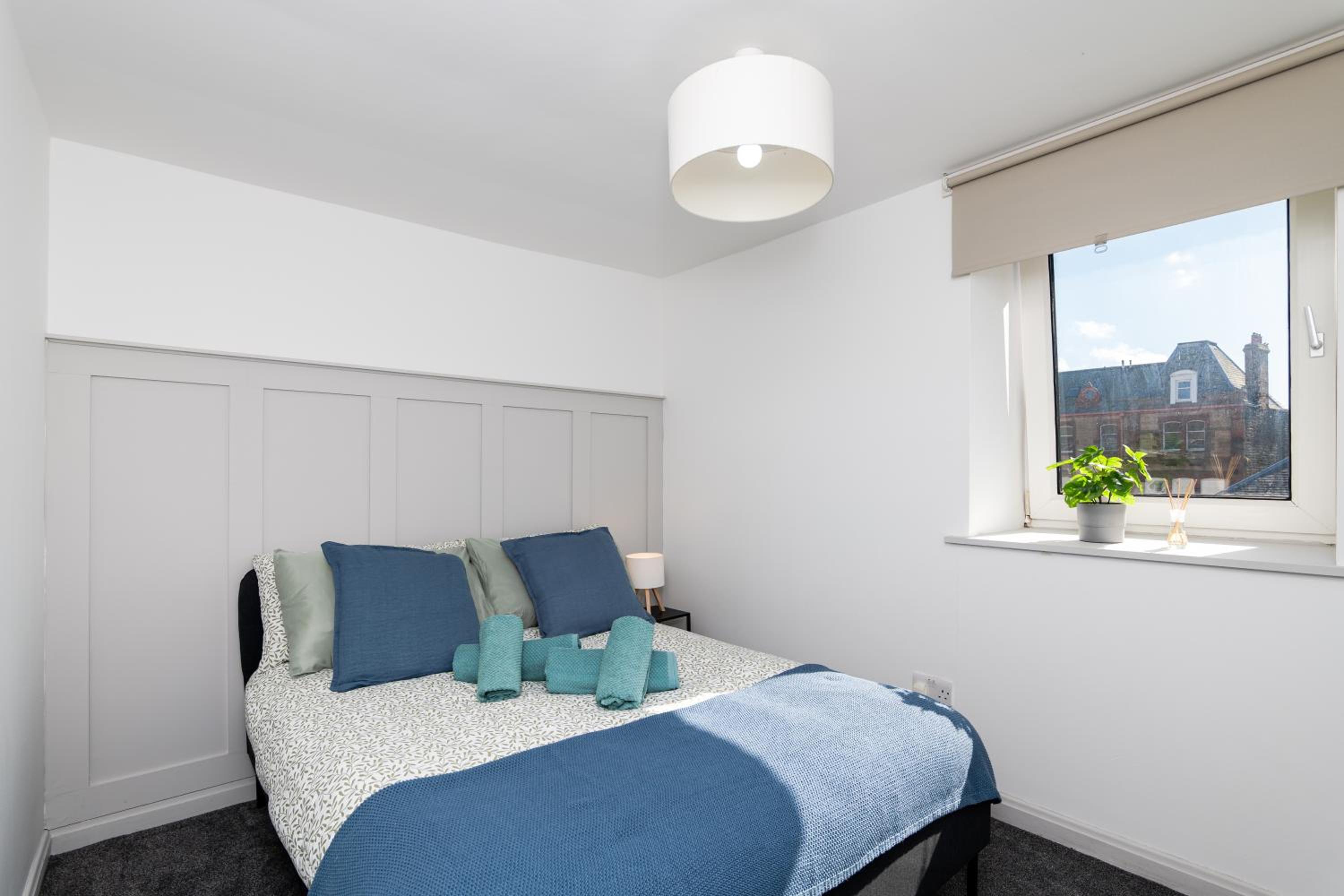 5 Bedroom Apartment - Galashiels- by Holiday Homes