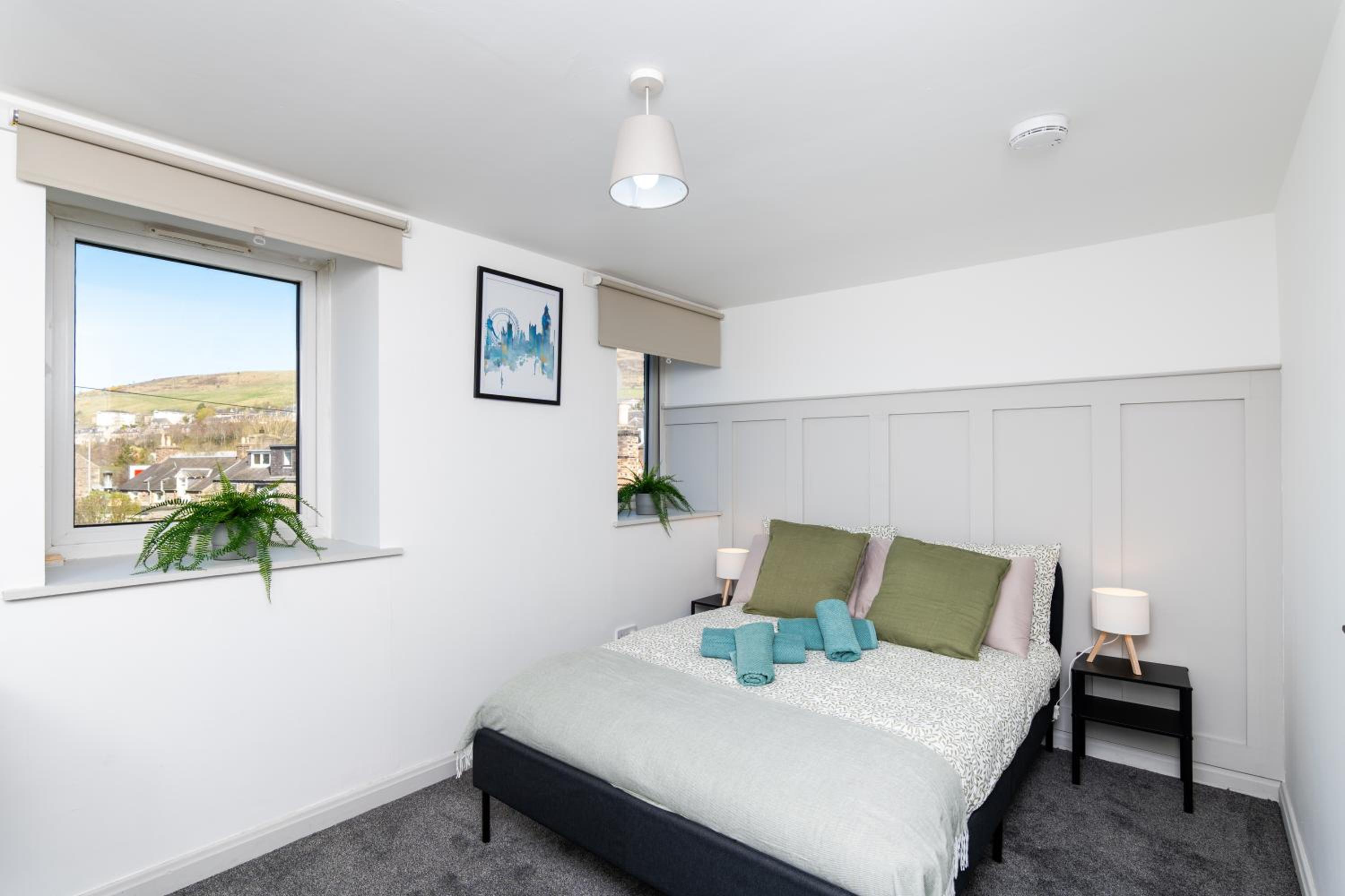 5 Bedroom Apartment - Galashiels- by Holiday Homes