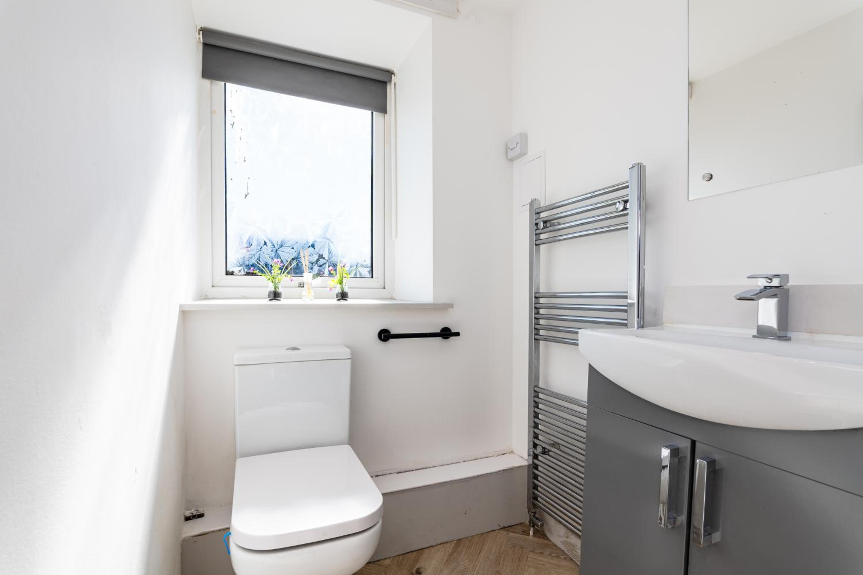 5 Bedroom Apartment - Galashiels- by Holiday Homes