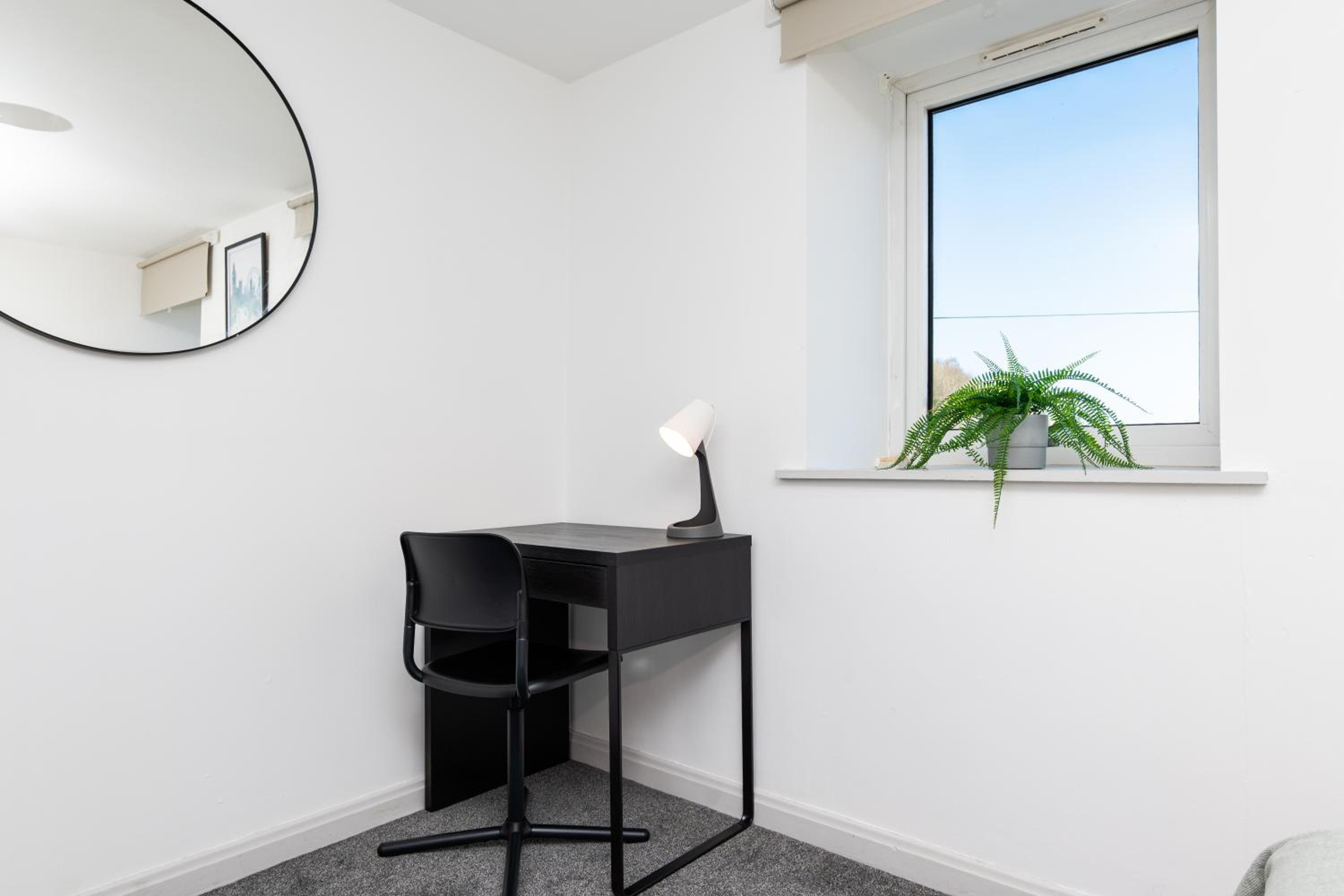 5 Bedroom Apartment - Galashiels- by Holiday Homes