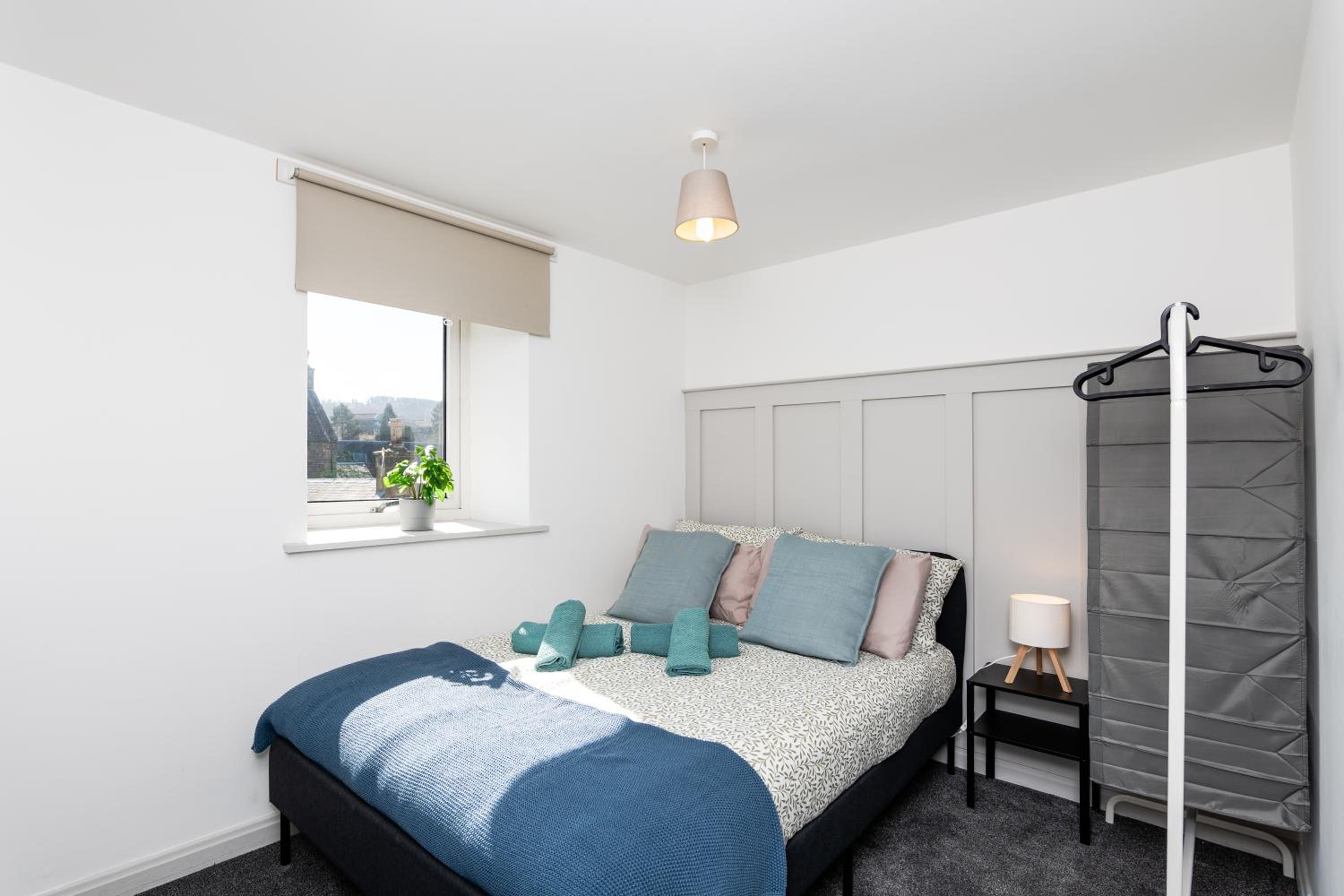 5 Bedroom Apartment - Galashiels- by Holiday Homes