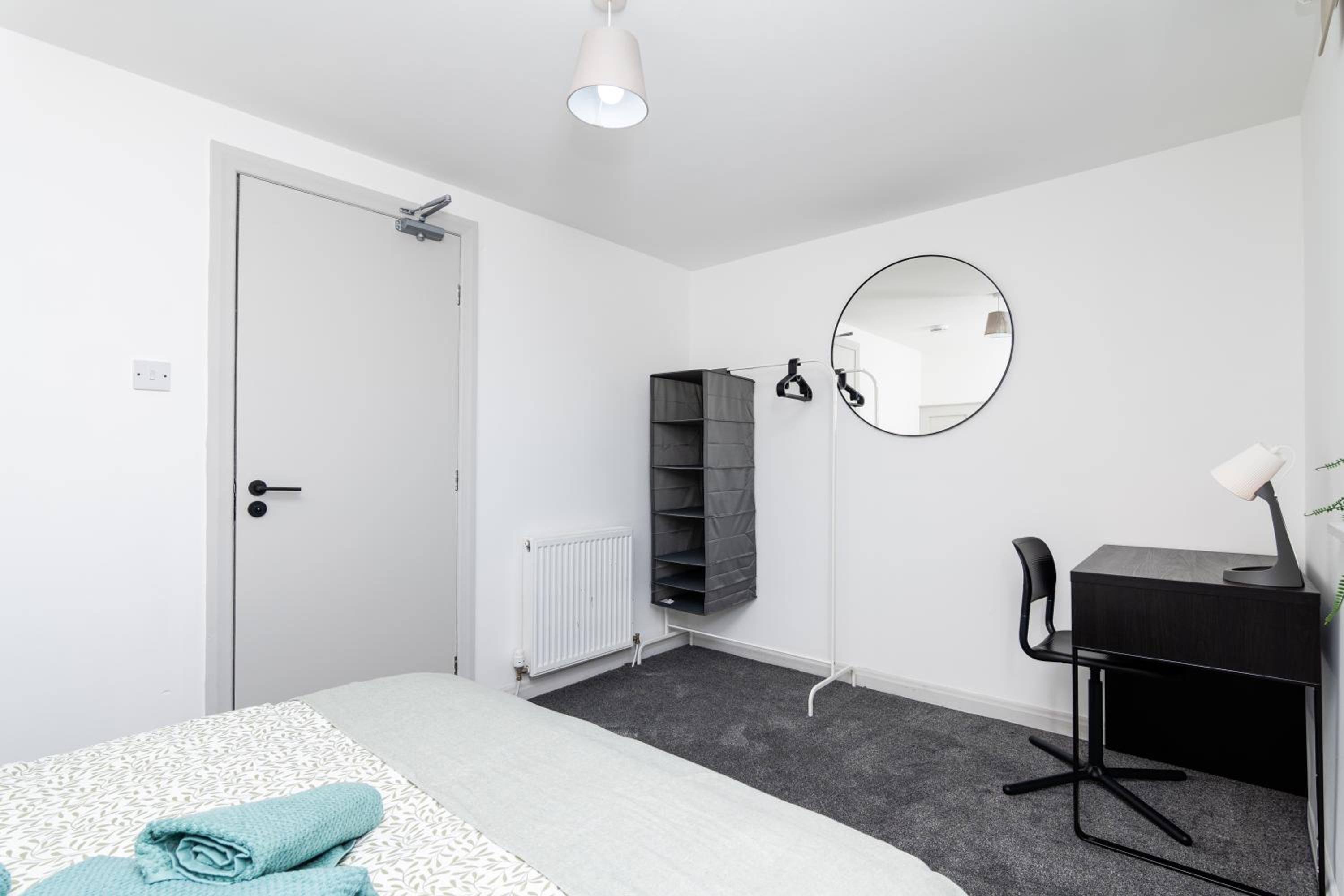 5 Bedroom Apartment - Galashiels- by Holiday Homes