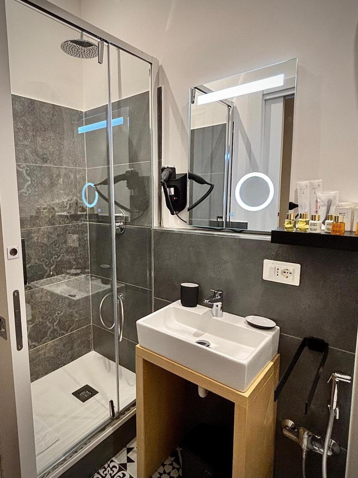 Le Vie di San Pietro Guest House