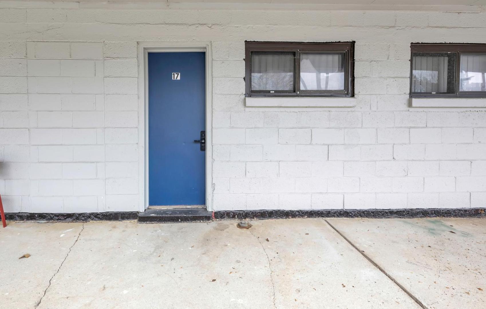 Charming Private Room in Browntown for 2 Detroit