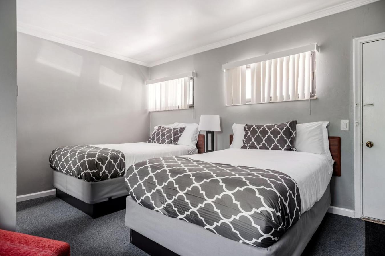 Warm Private Room in Detroit for Up to 4 w WiFi