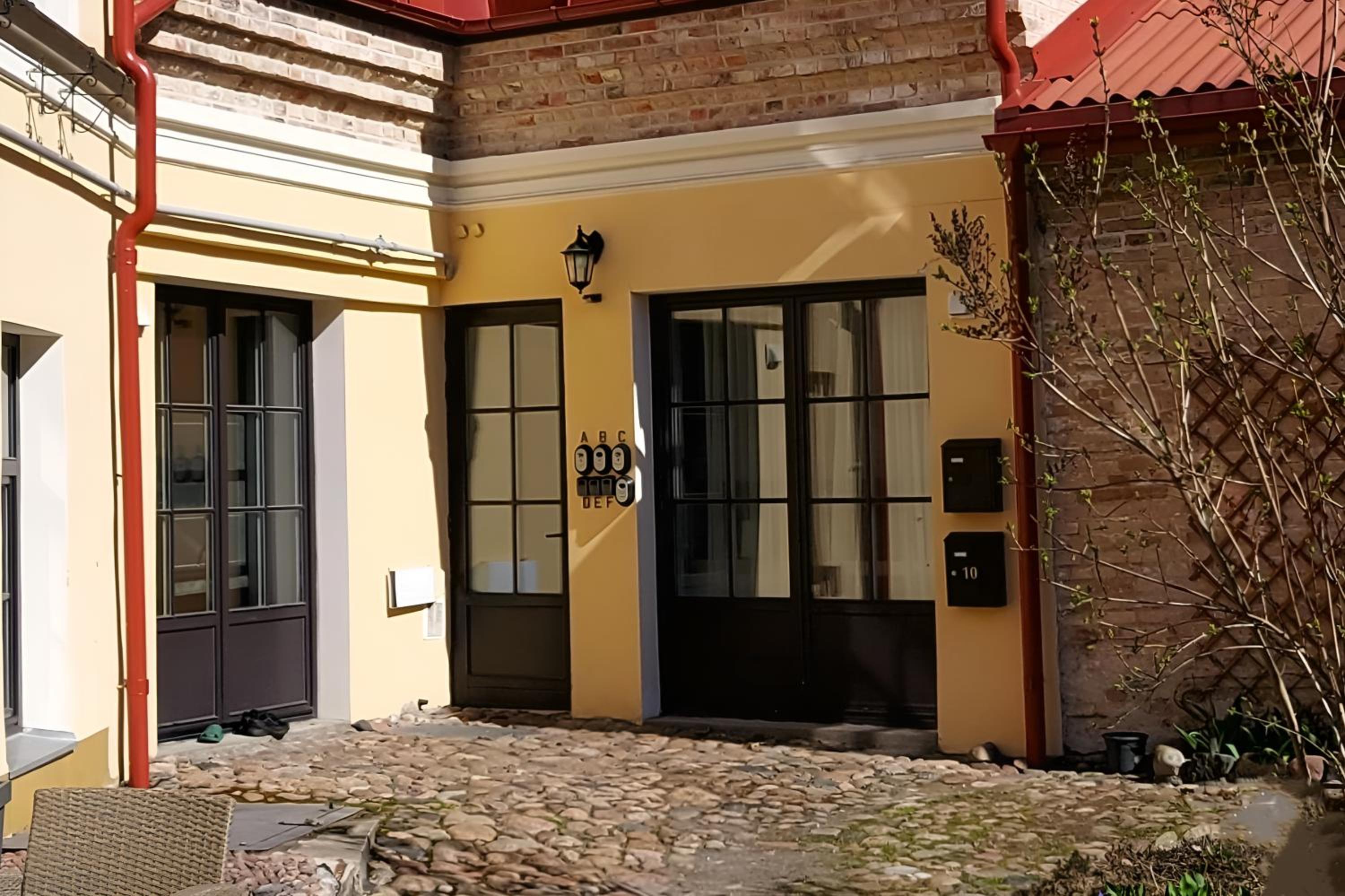 Elumen Studio Apartment I near Cathedral & Bernardine Park