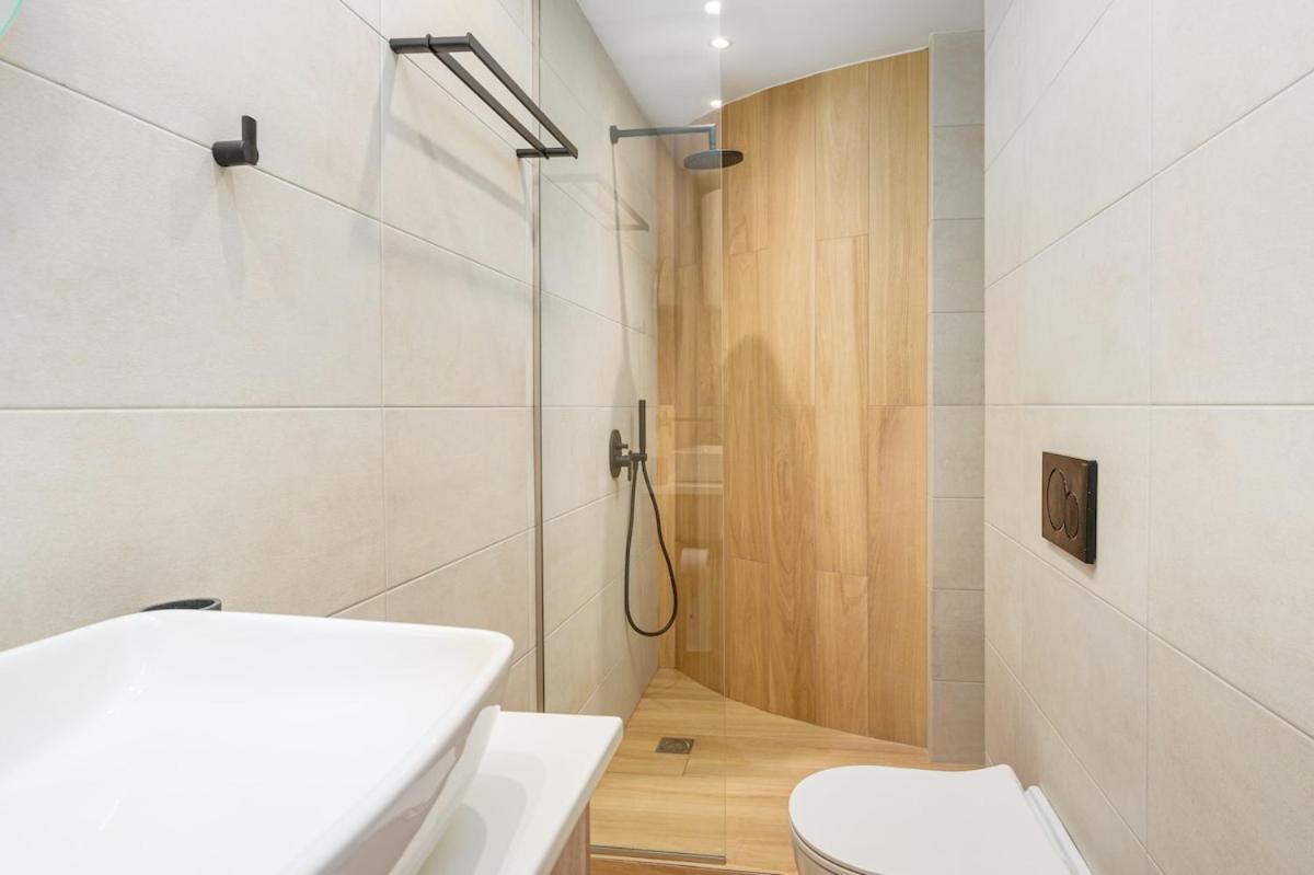 Coastal Charm Elegant 1BR at Marina Zea Piraeus