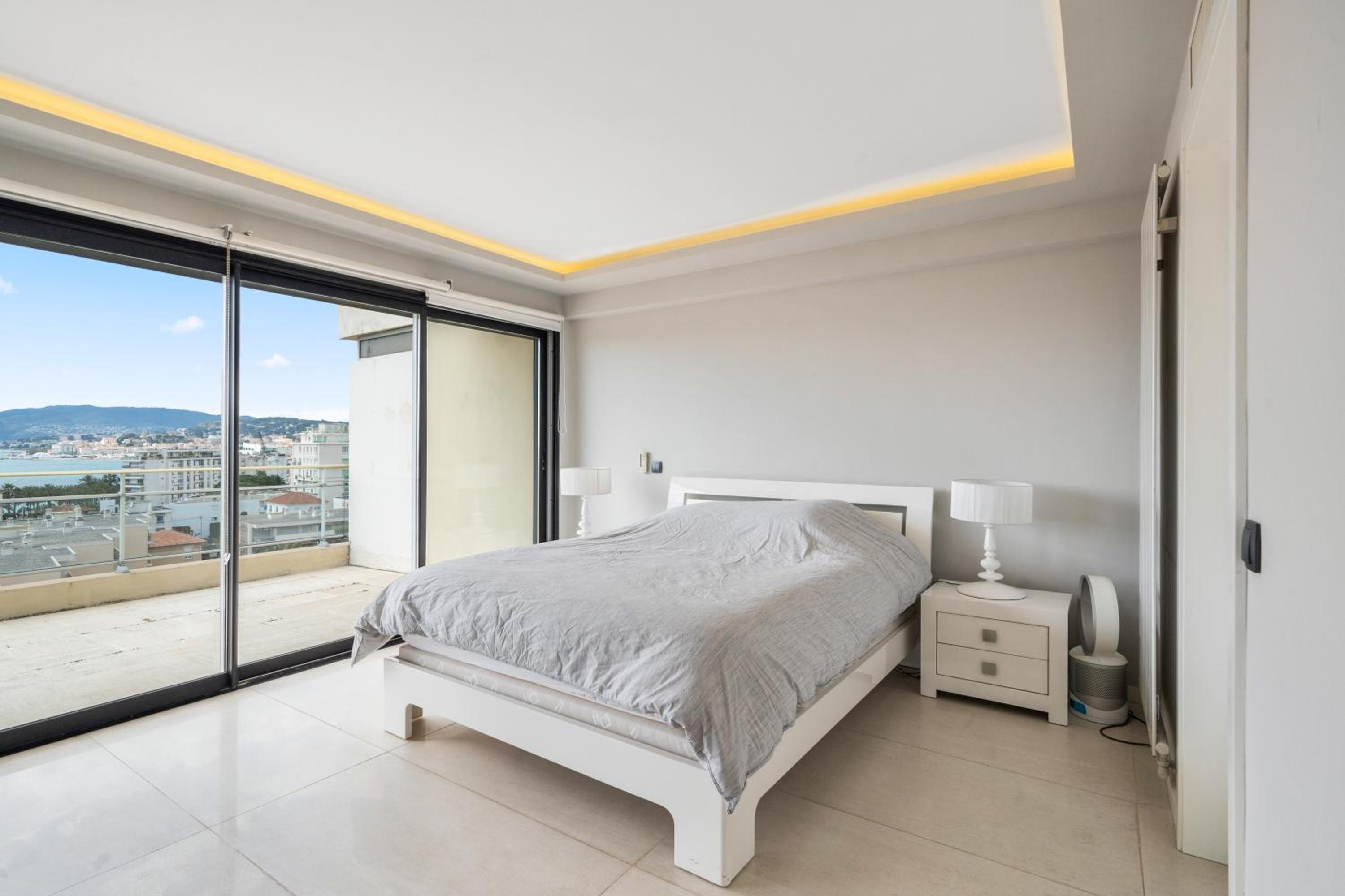 4 Bedroom Cannes Penthouse - Ocean View