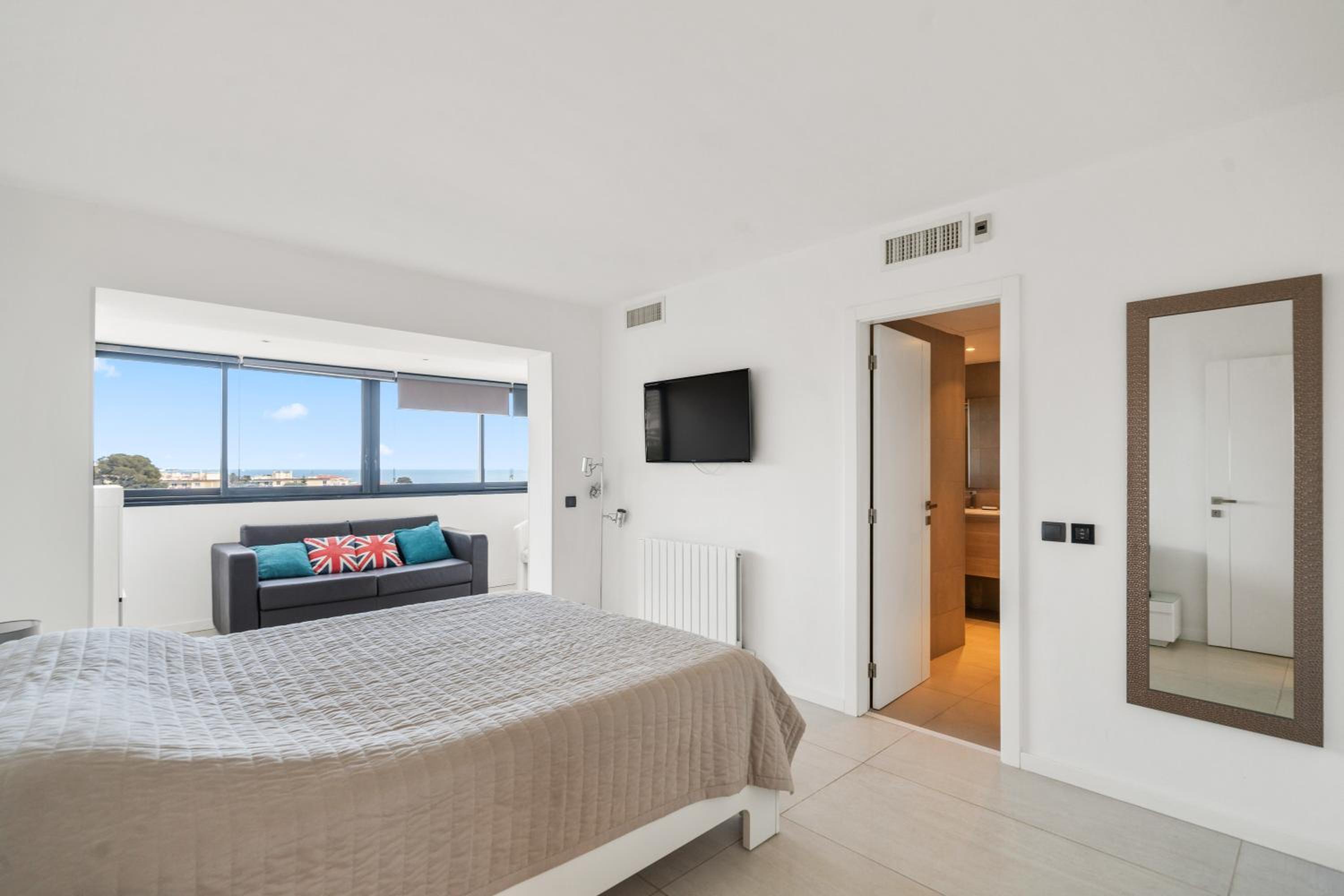 4 Bedroom Cannes Penthouse - Ocean View