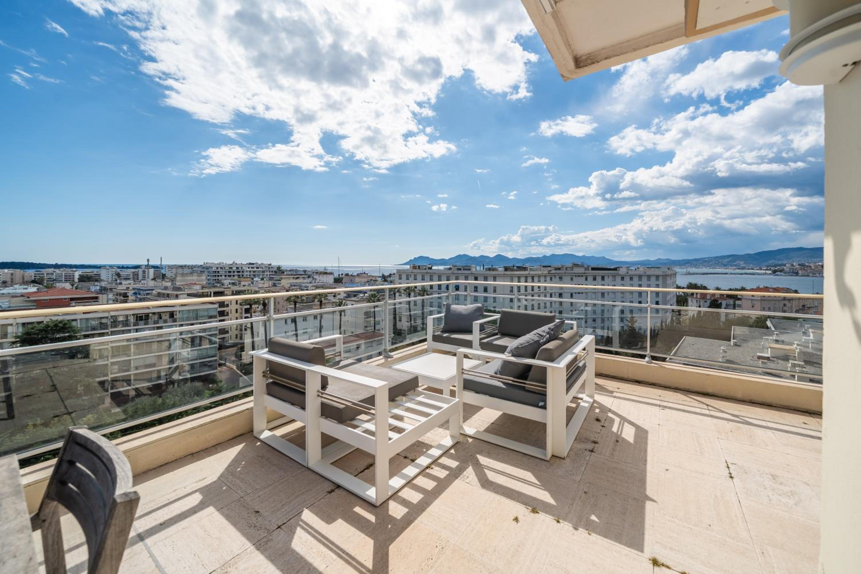 4 Bedroom Cannes Penthouse - Ocean View
