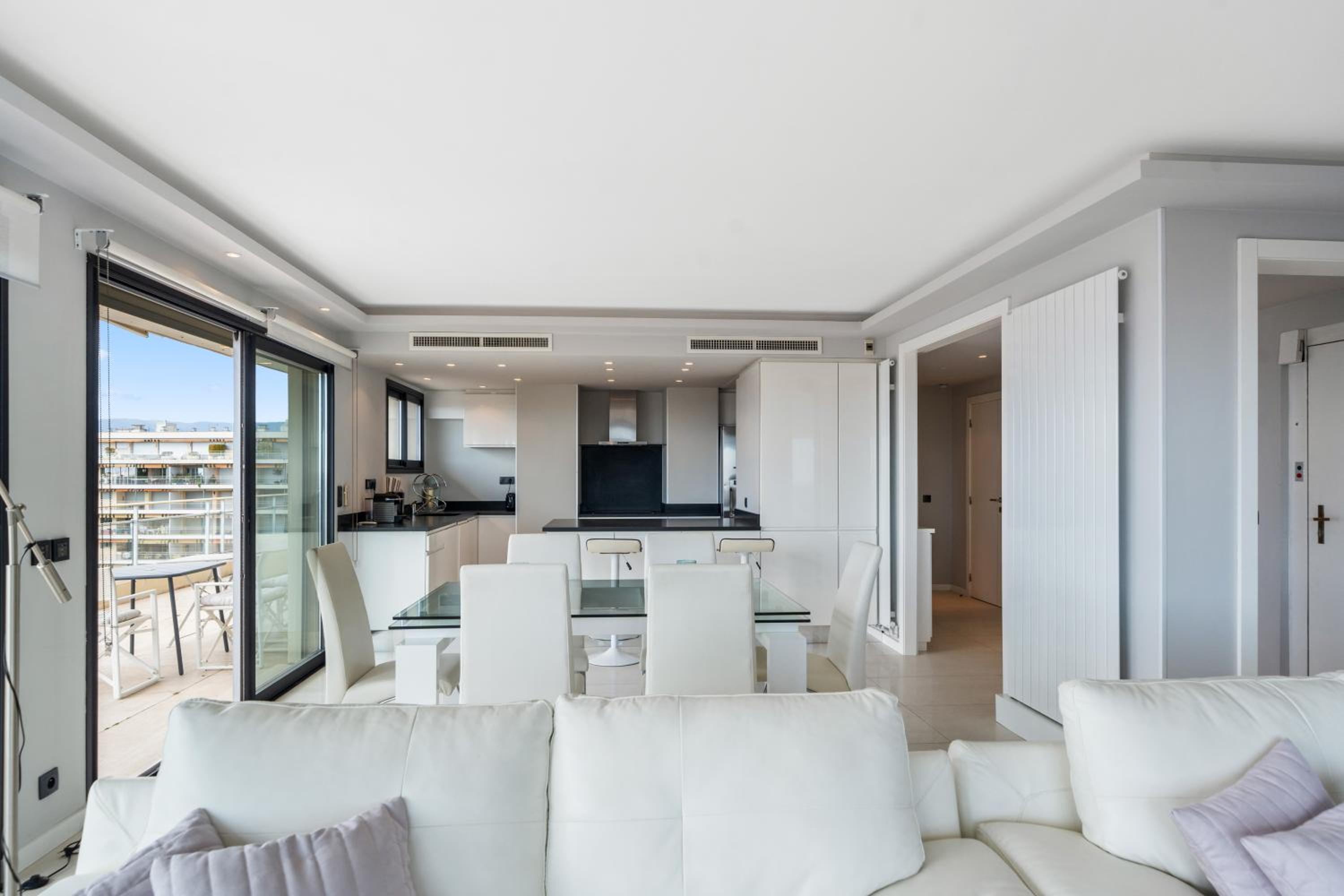 4 Bedroom Cannes Penthouse - Ocean View