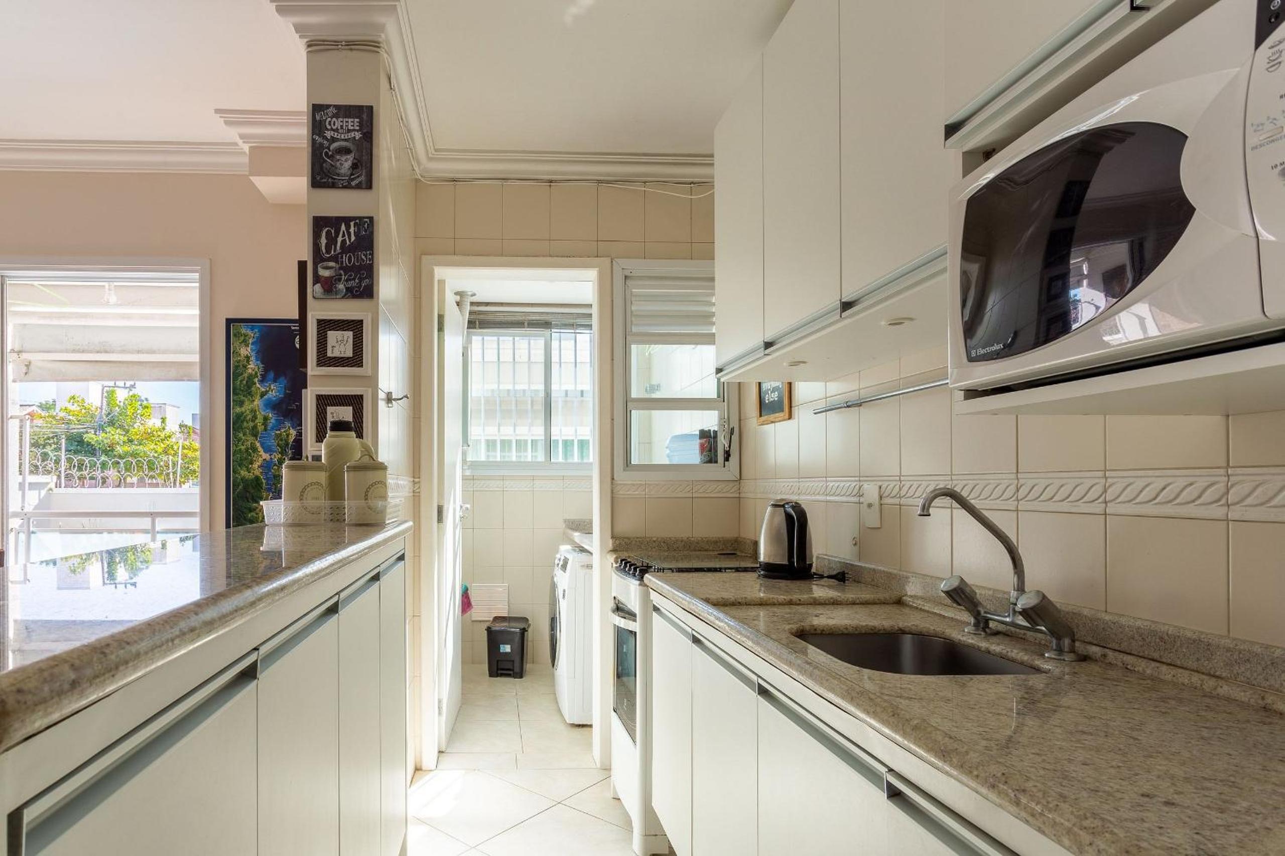 Spacious apt w/ pool 750m from beach CHR025