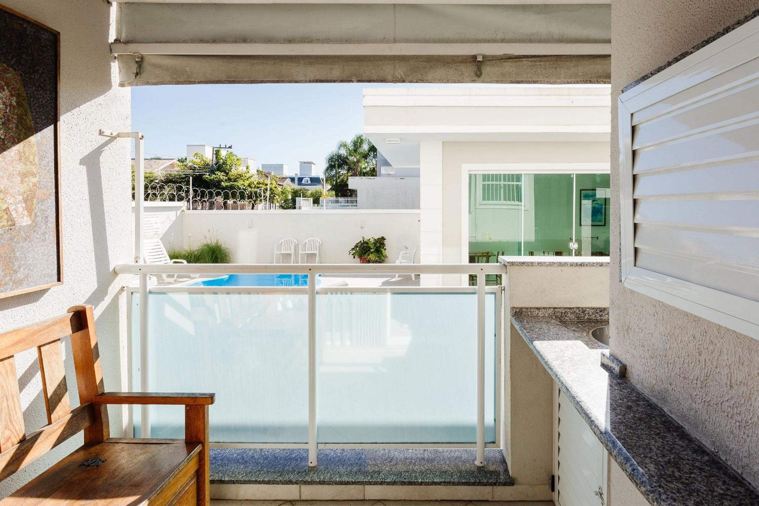Spacious apt w/ pool 750m from beach CHR025