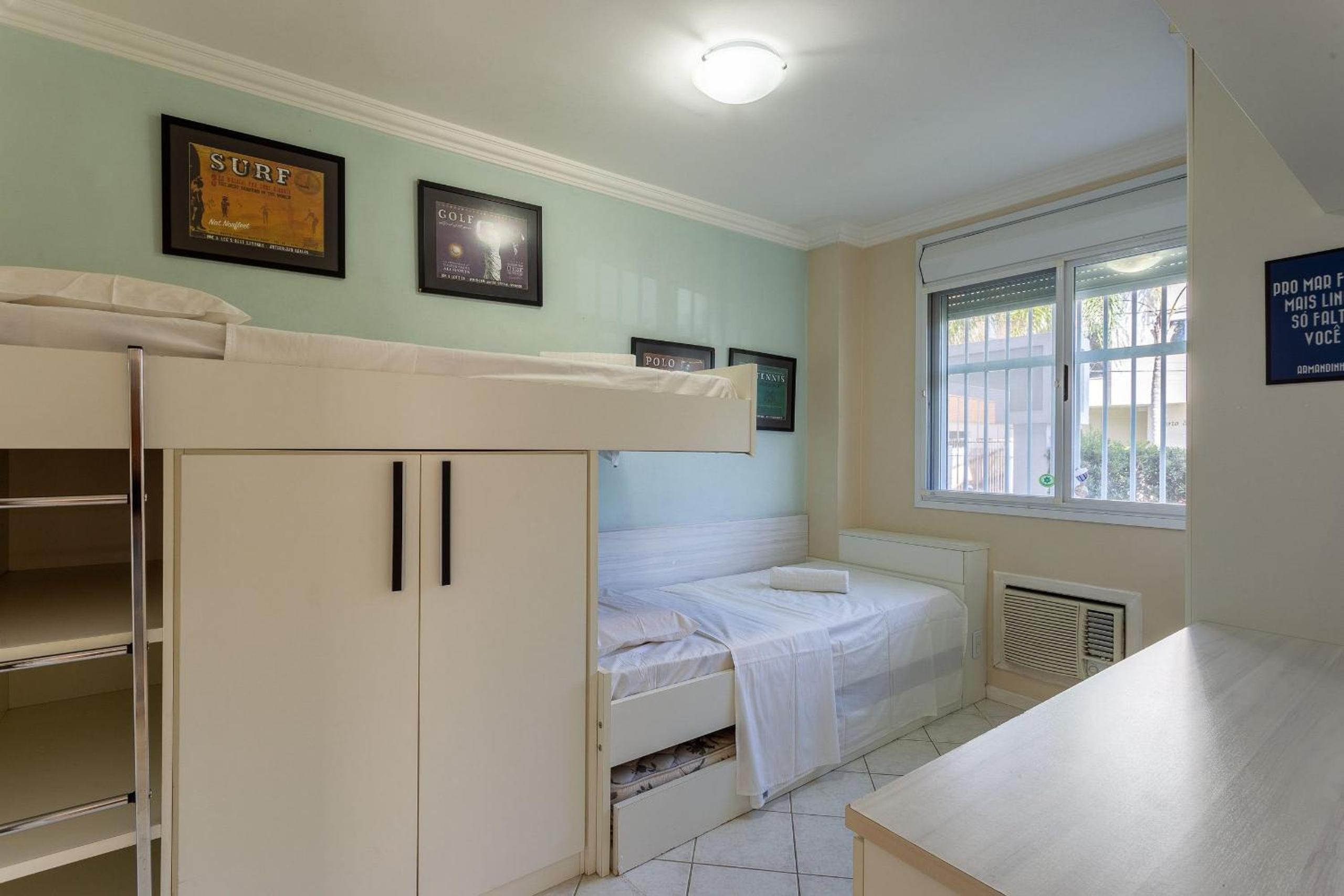 Spacious apt w/ pool 750m from beach CHR025