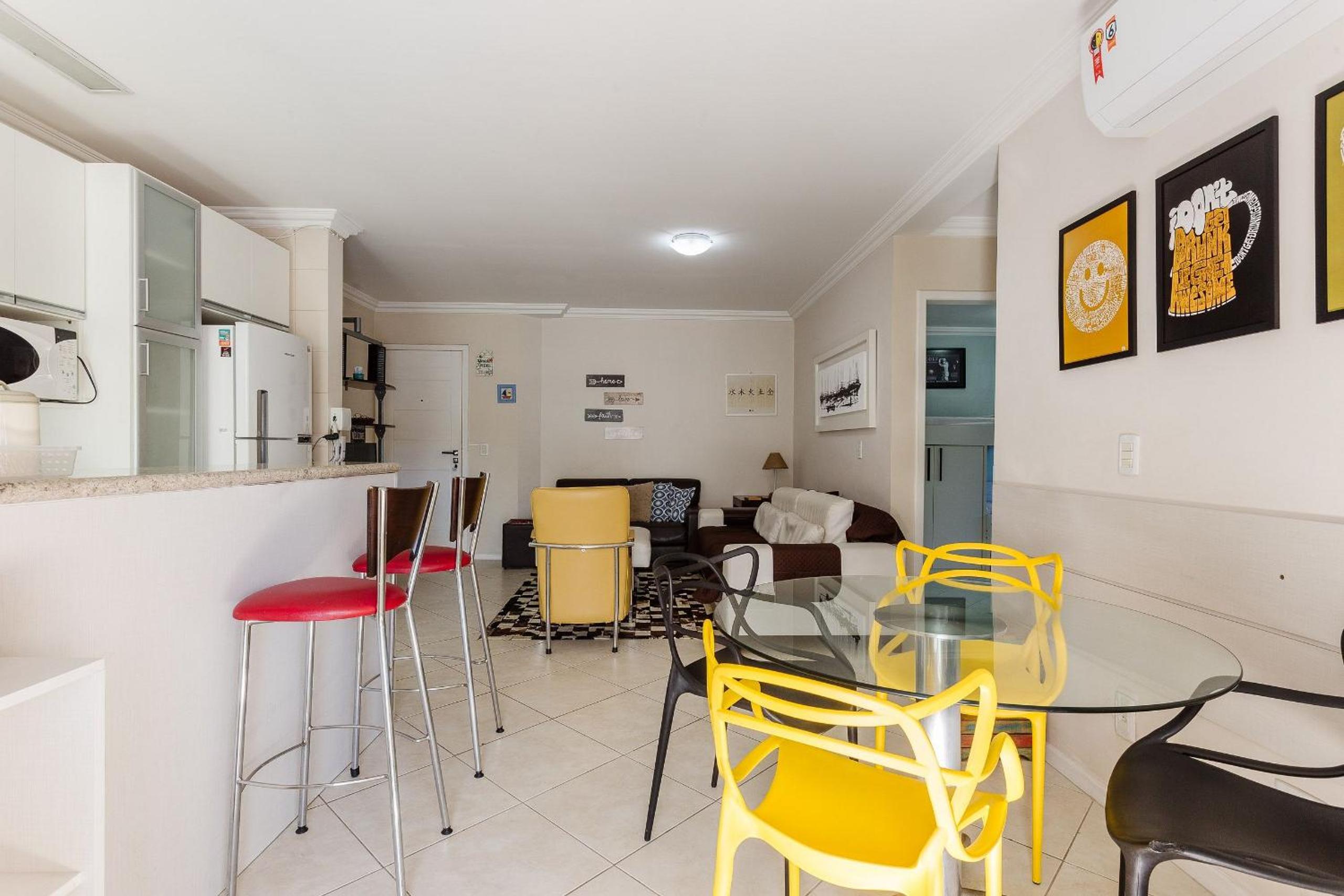 Spacious apt w/ pool 750m from beach CHR025