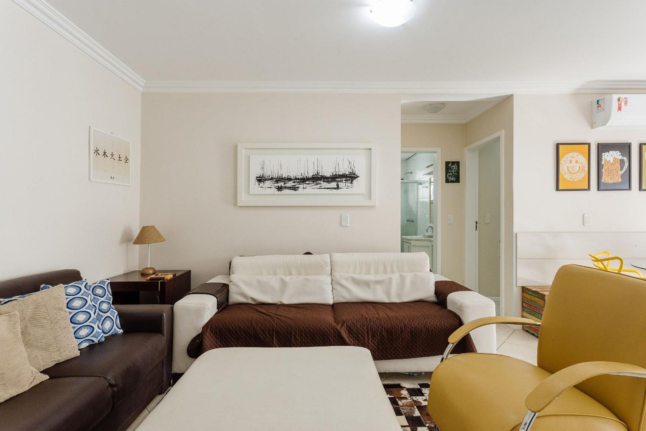 Spacious apt w/ pool 750m from beach CHR025
