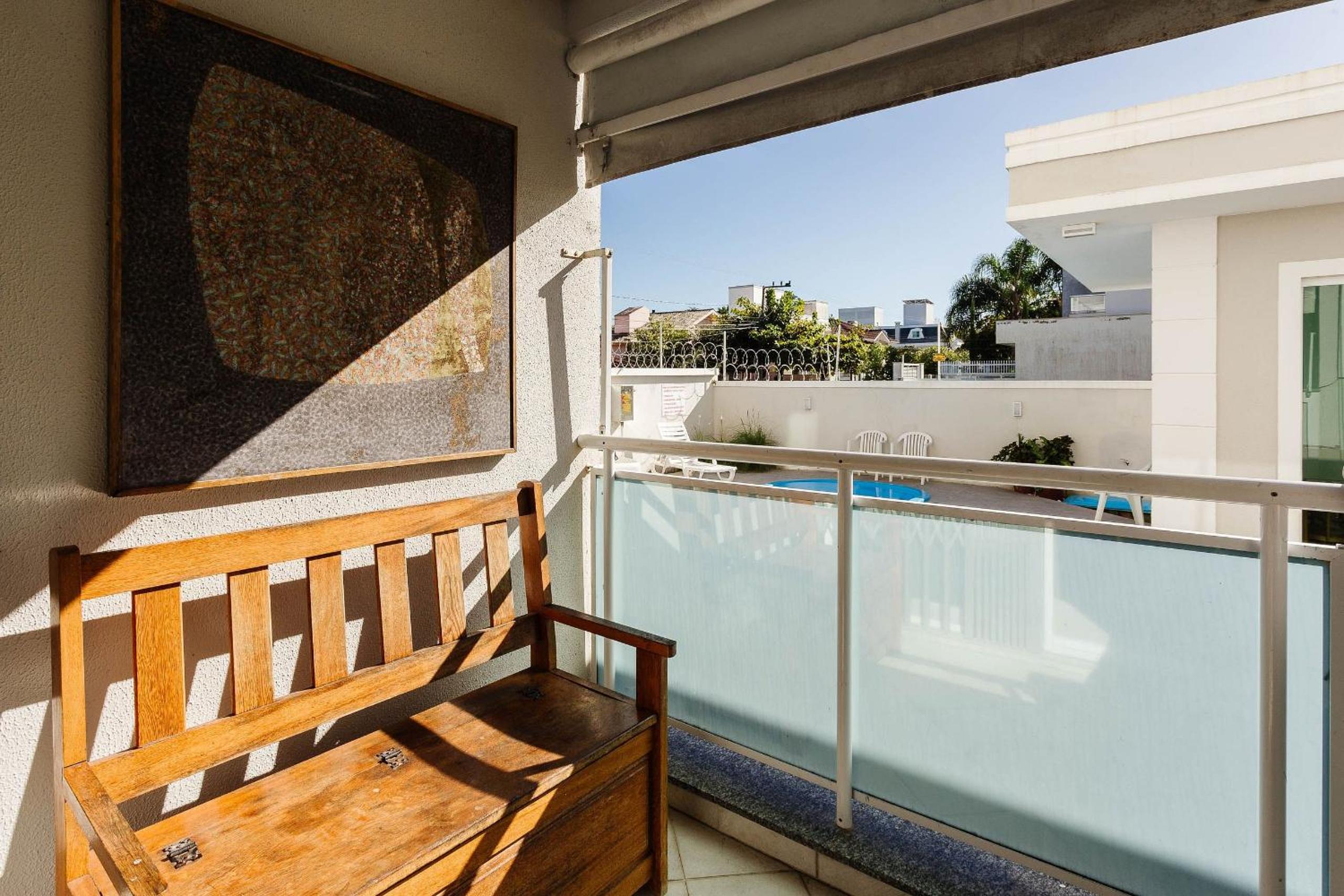 Spacious apt w/ pool 750m from beach CHR025