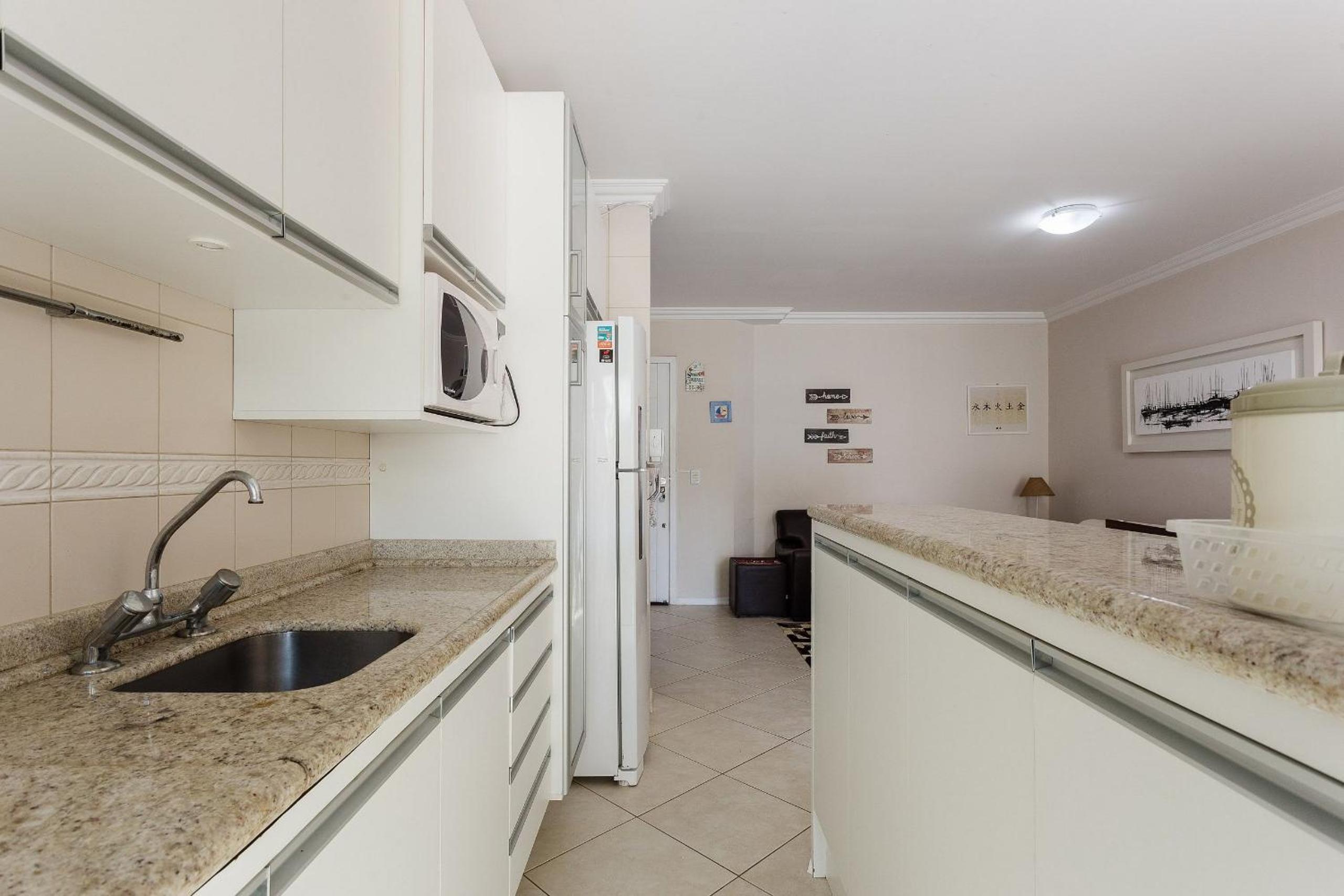 Spacious apt w/ pool 750m from beach CHR025