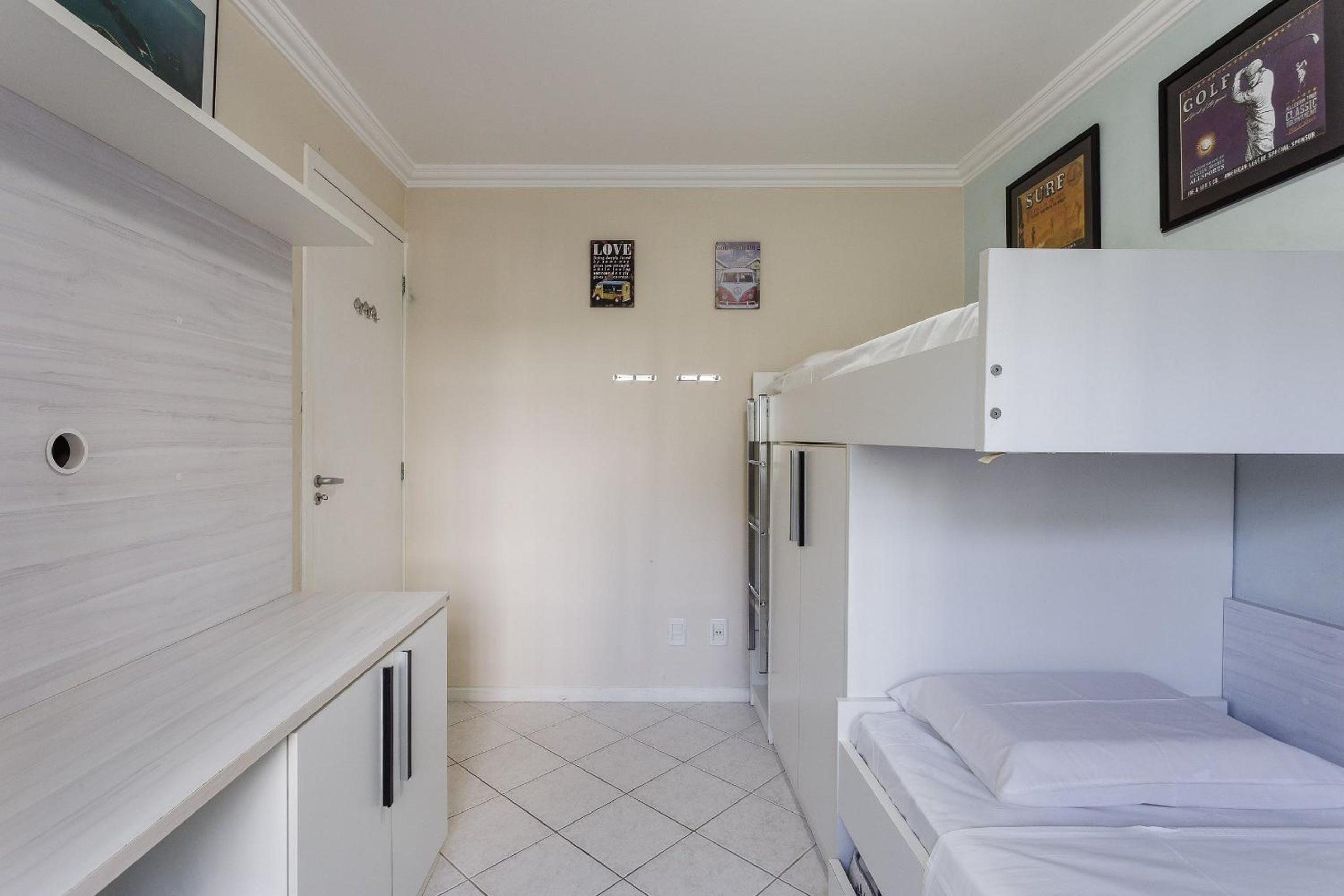 Spacious apt w/ pool 750m from beach CHR025