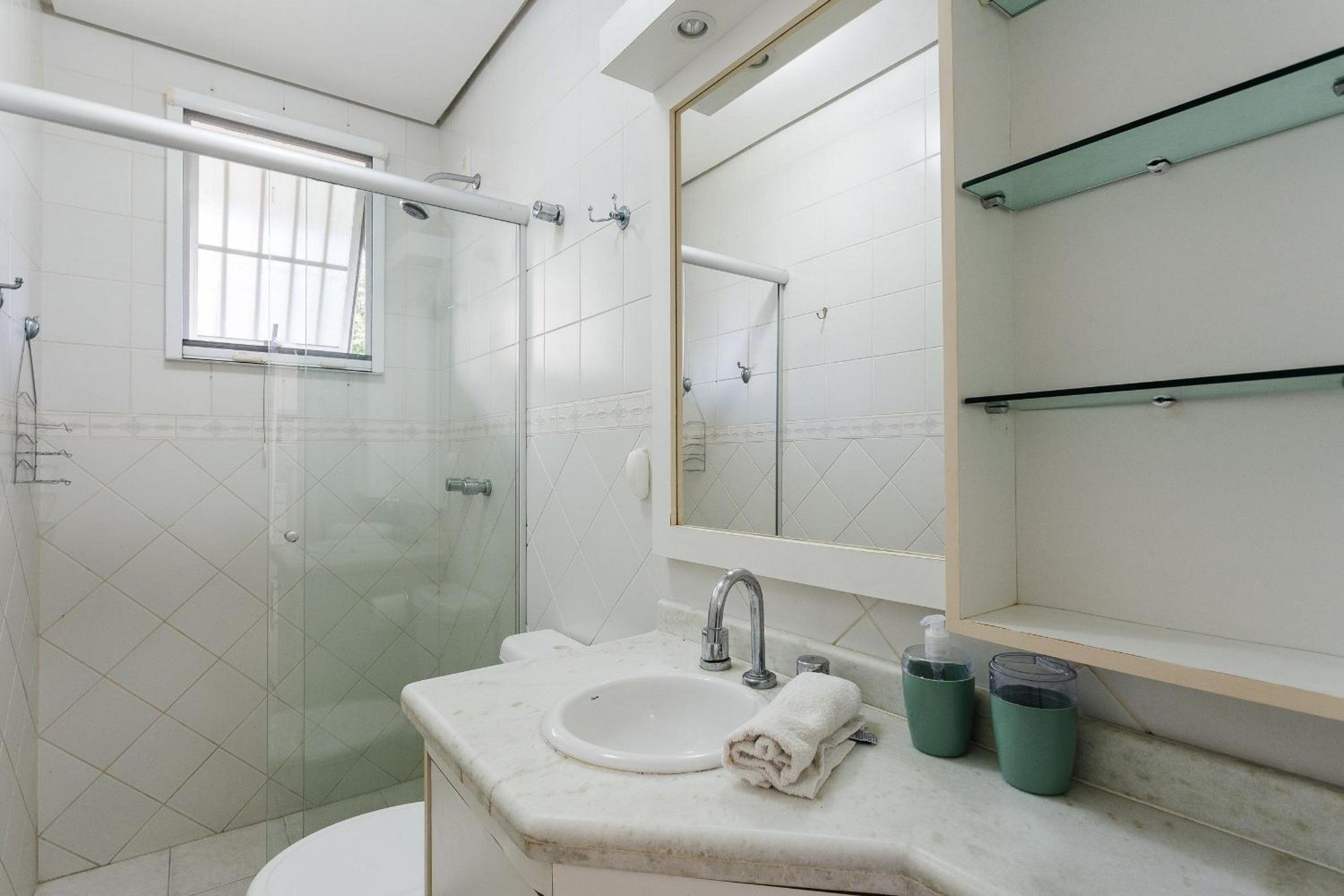 Spacious apt w/ pool 750m from beach CHR025