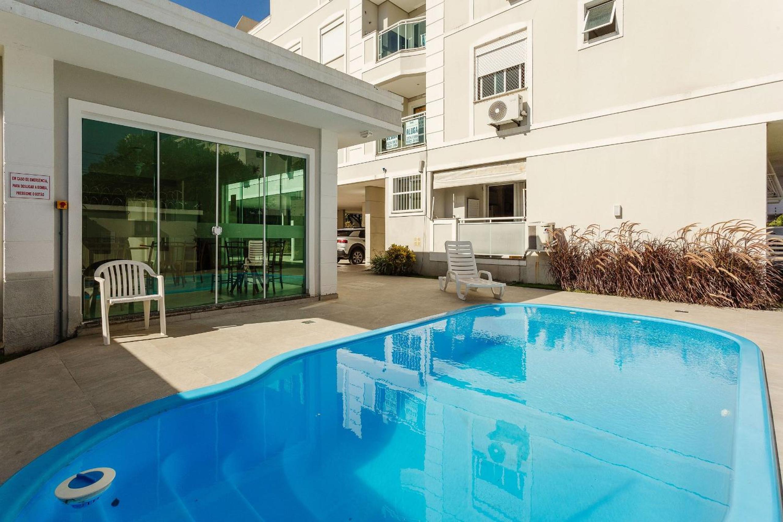 Spacious apt w/ pool 750m from beach CHR025