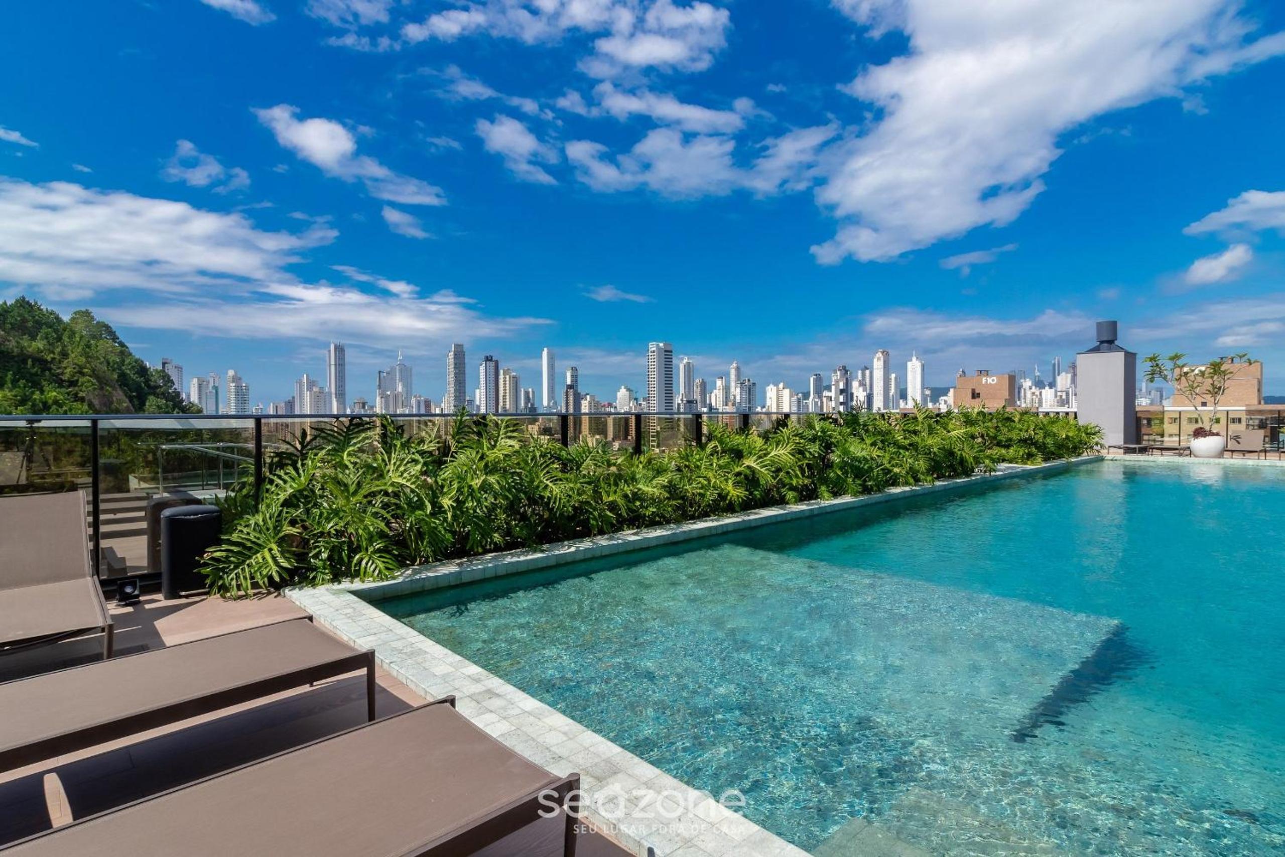Building with swimming pool next to Balneário Shopping in BC - TSO