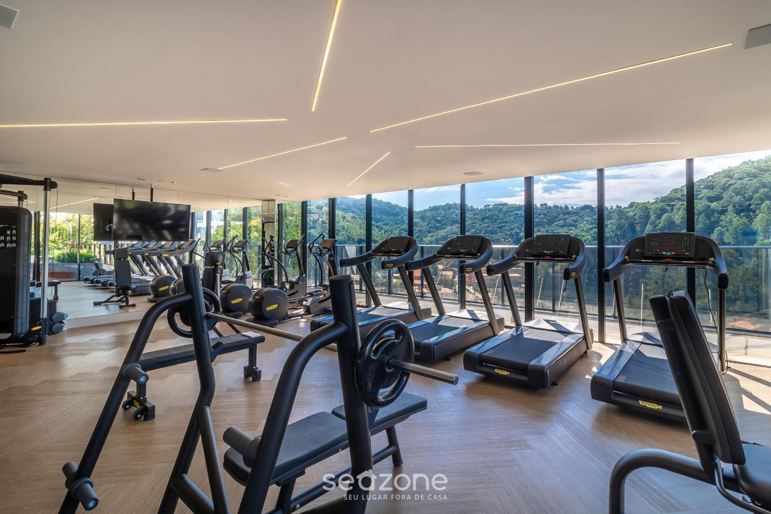 Building with swimming pool next to Balneário Shopping in BC - TSO