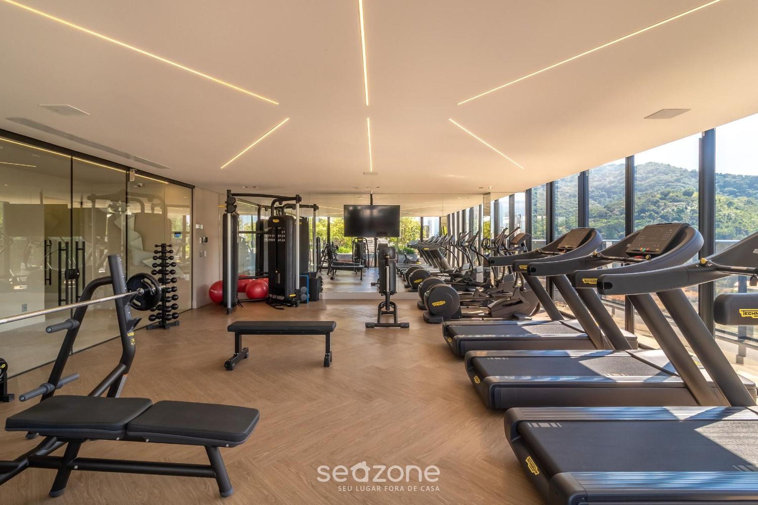 Building with swimming pool next to Balneário Shopping in BC - TSO