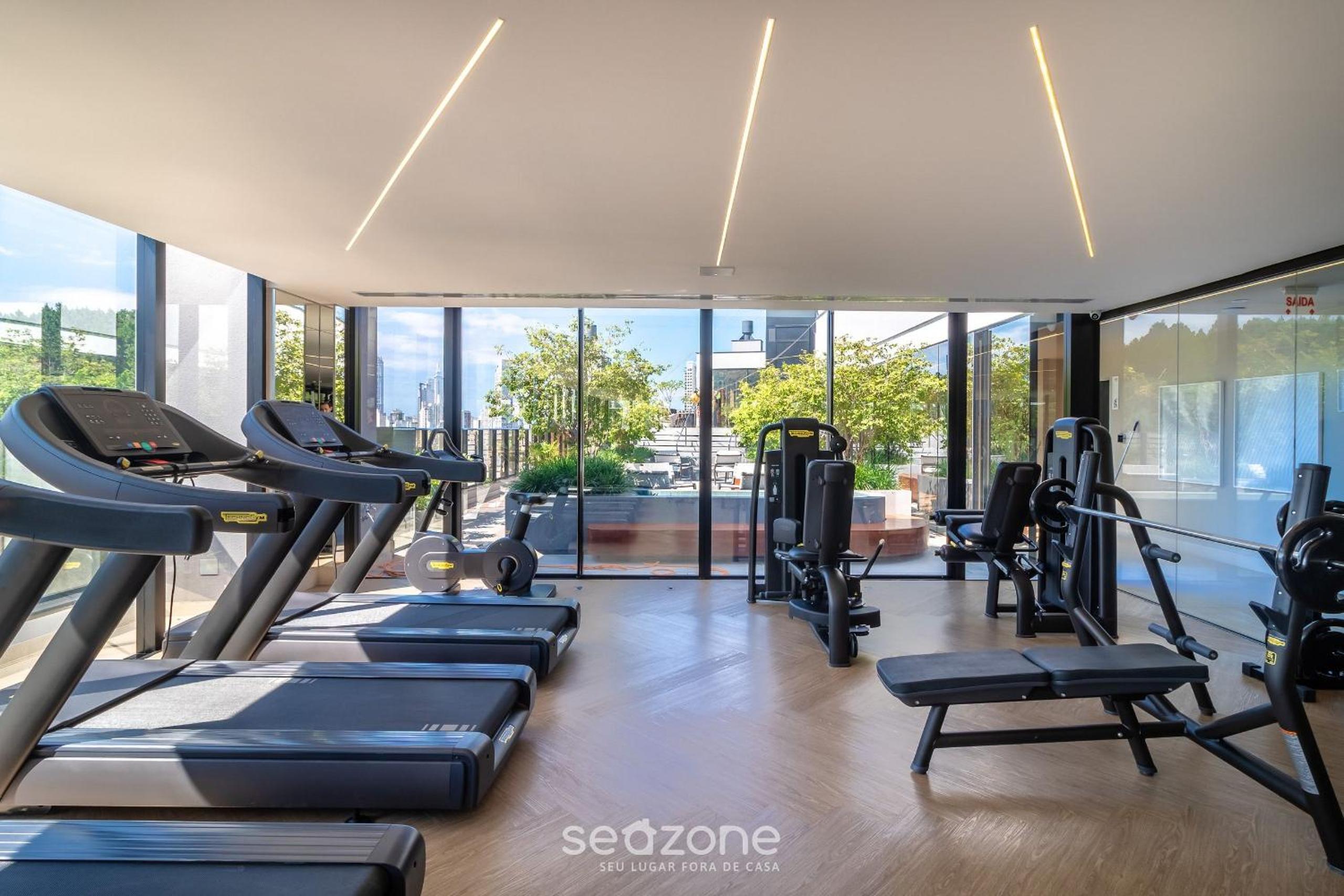Building with swimming pool next to Balneário Shopping in BC - TSO