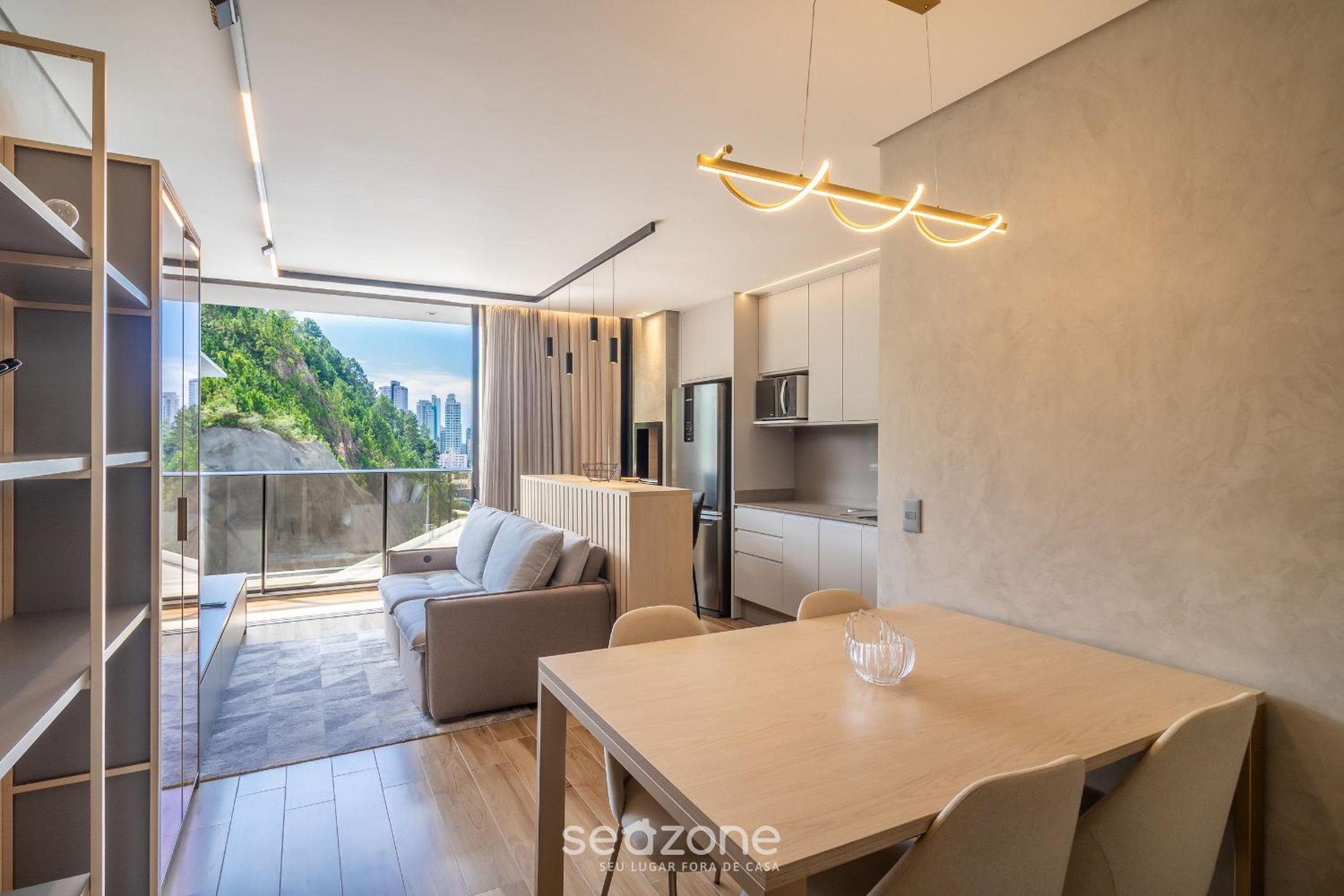 Building with swimming pool next to Balneário Shopping in BC - TSO