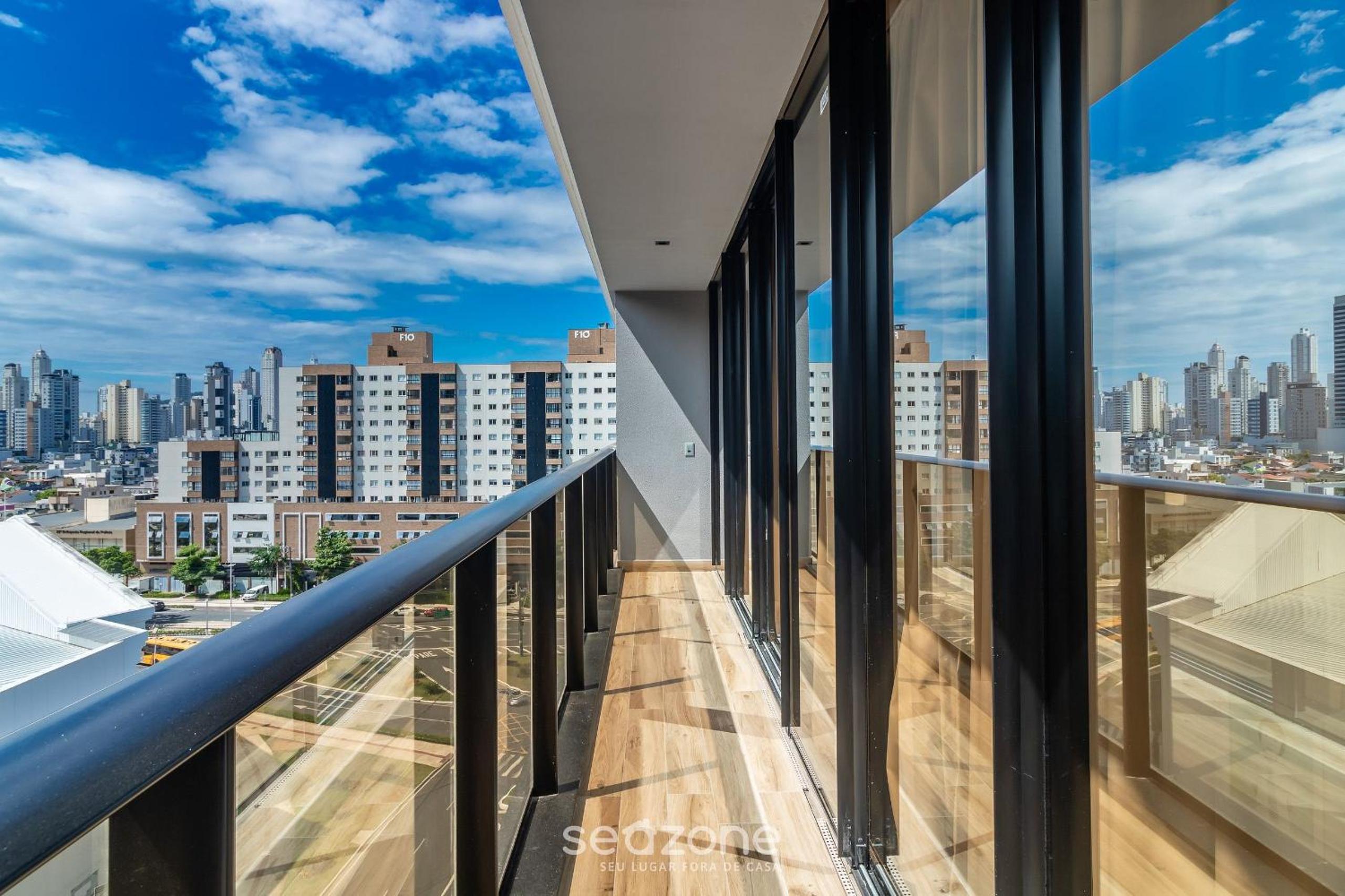 Building with swimming pool next to Balneário Shopping in BC - TSO