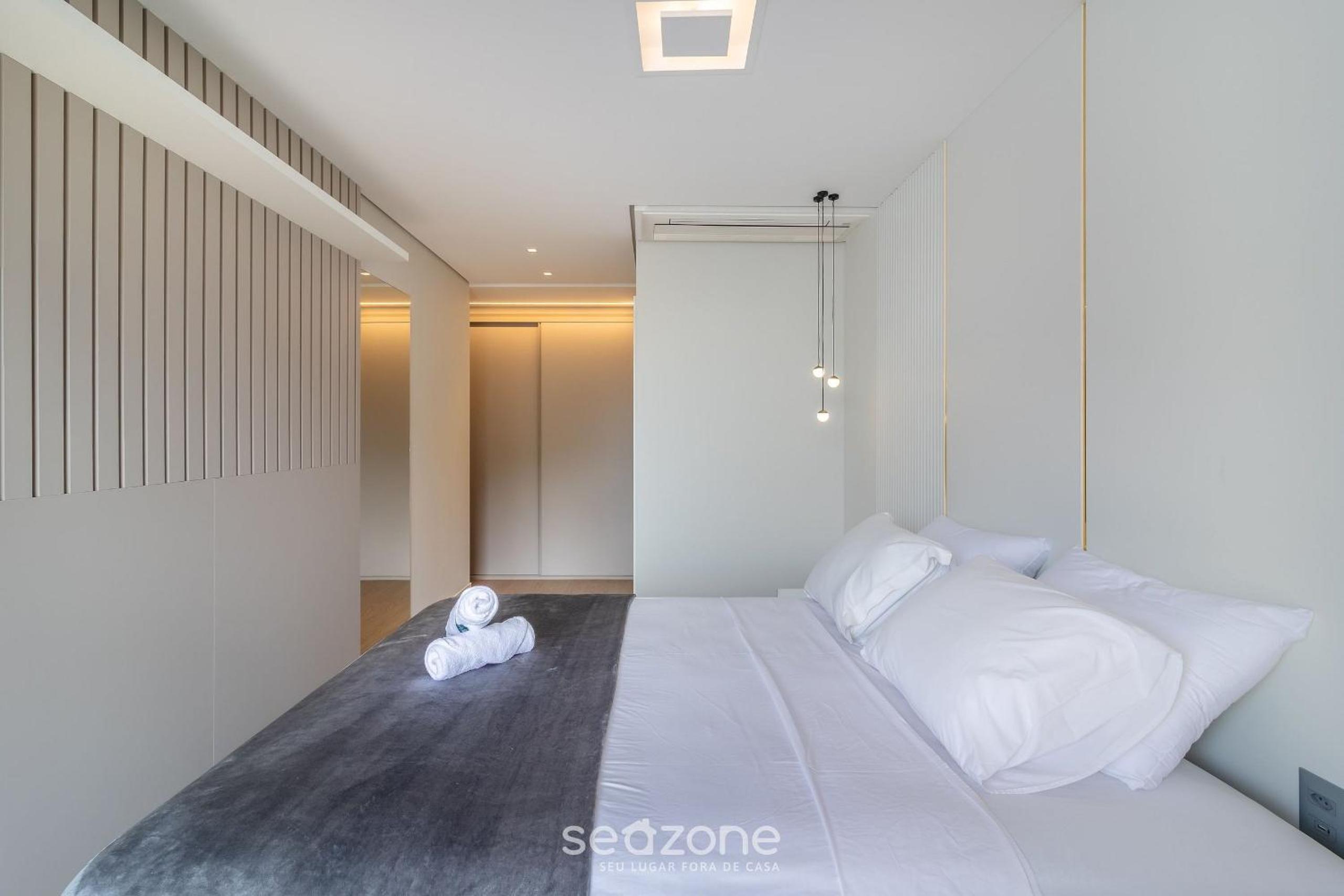 Building with swimming pool next to Balneário Shopping in BC - TSO