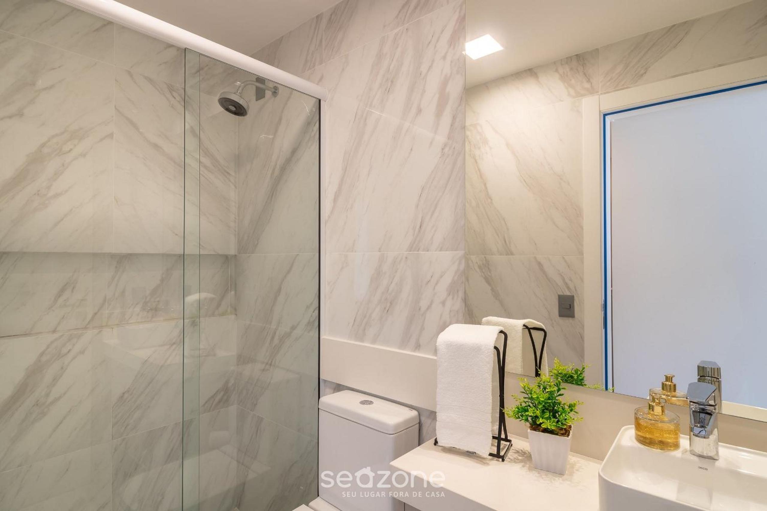 Building with swimming pool next to Balneário Shopping in BC - TSO