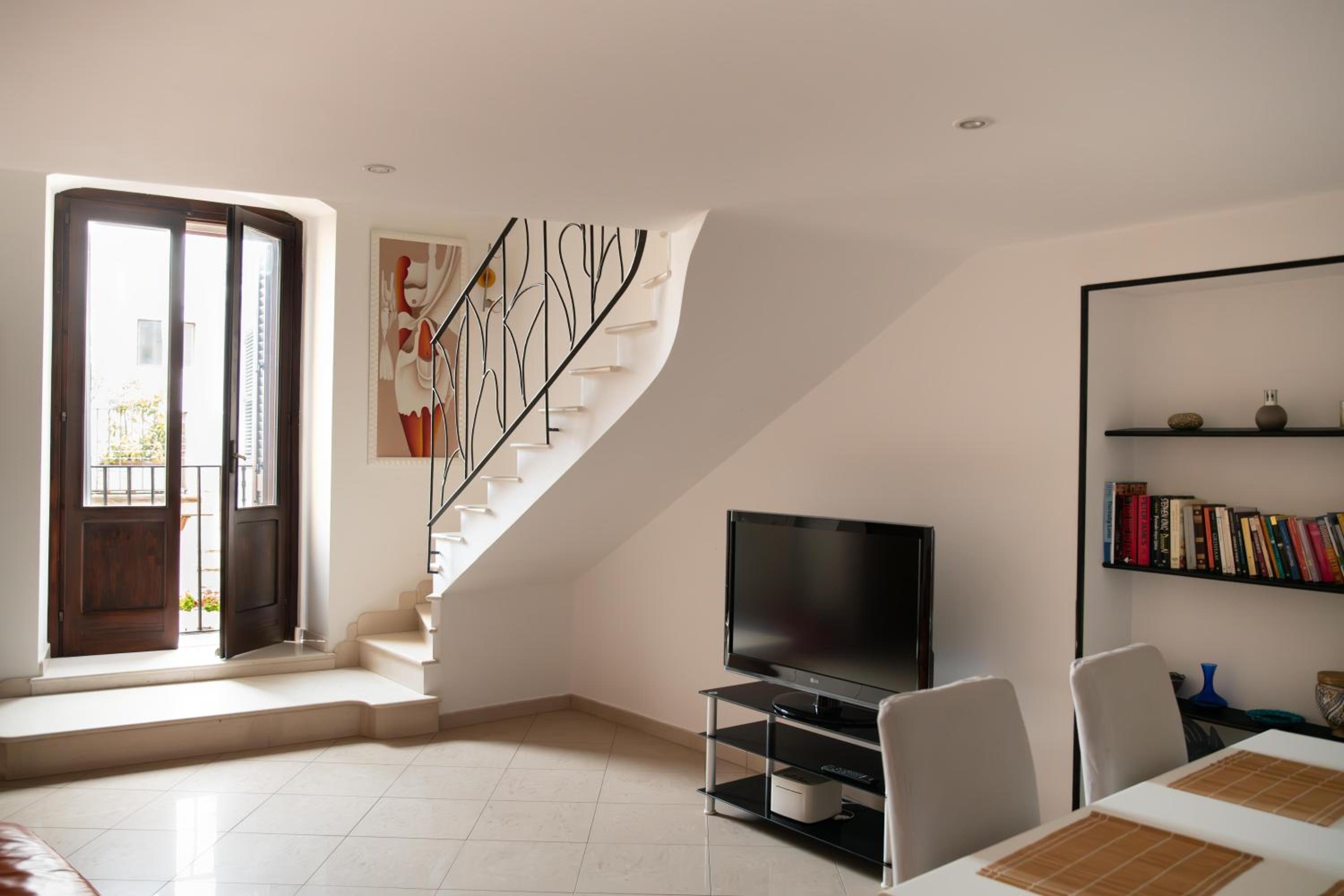 Old town apartment with sea view private rooftop