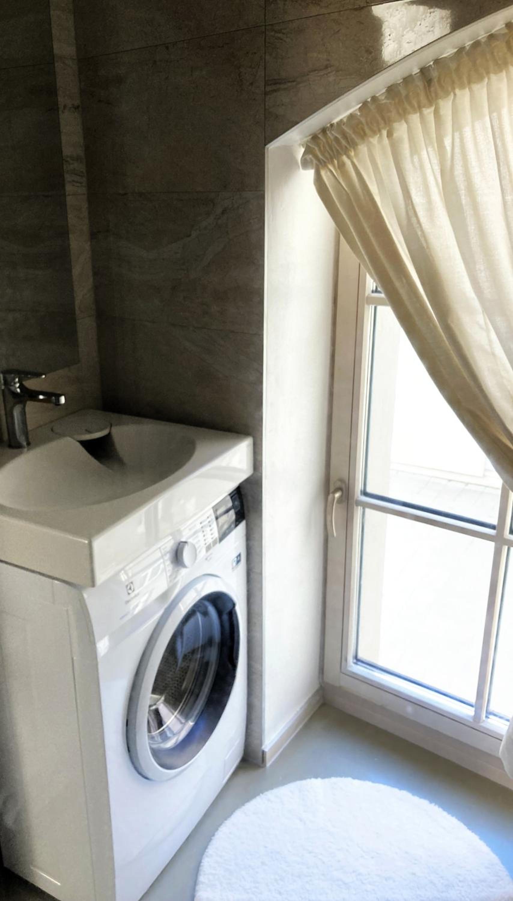 Elumen Studio Apartment I near Cathedral & Bernardine Park