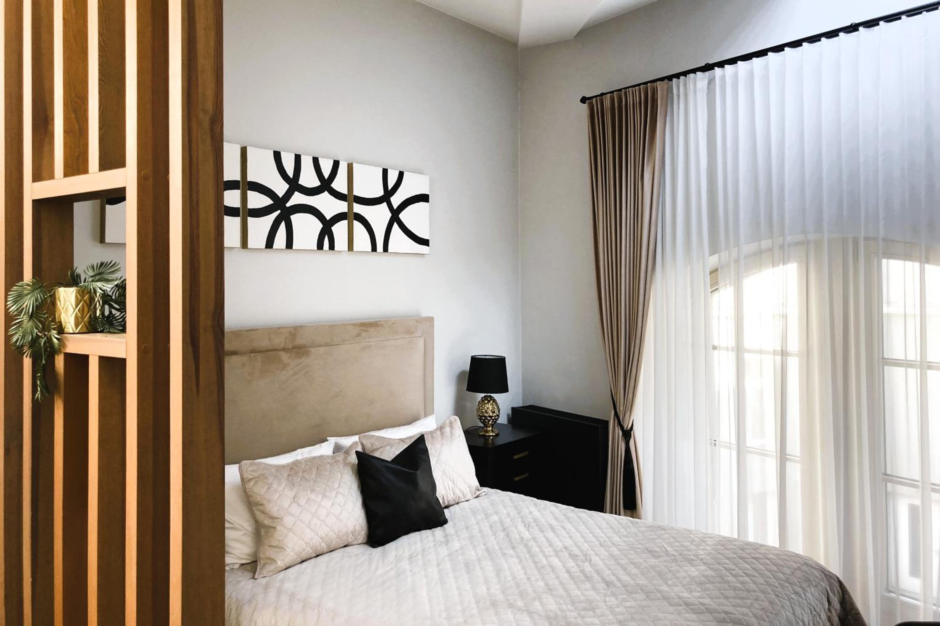 Elumen Studio Apartment I near Cathedral & Bernardine Park