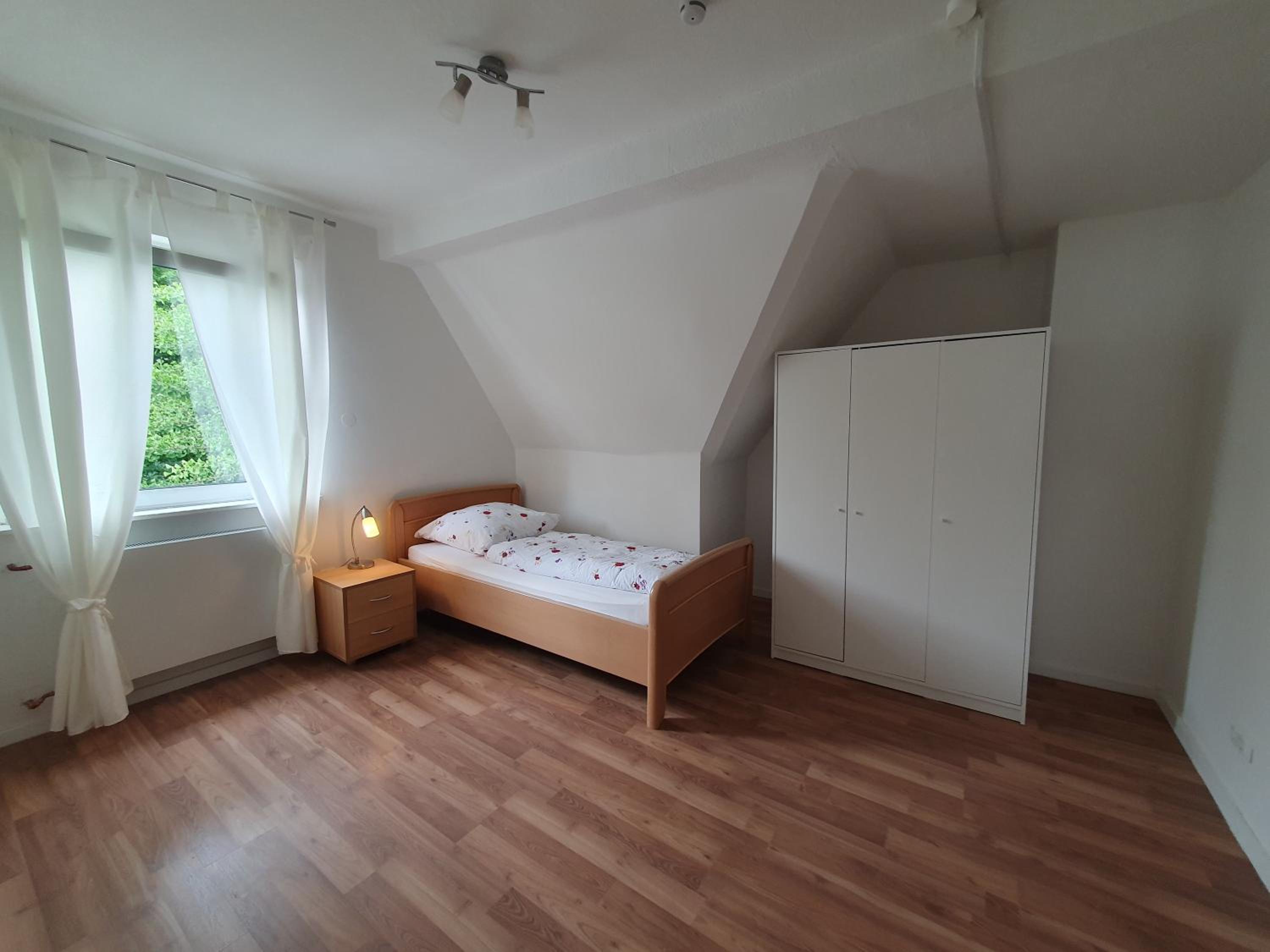Helles, ruhiges Privatzimmer an der Uniklinik Mainz