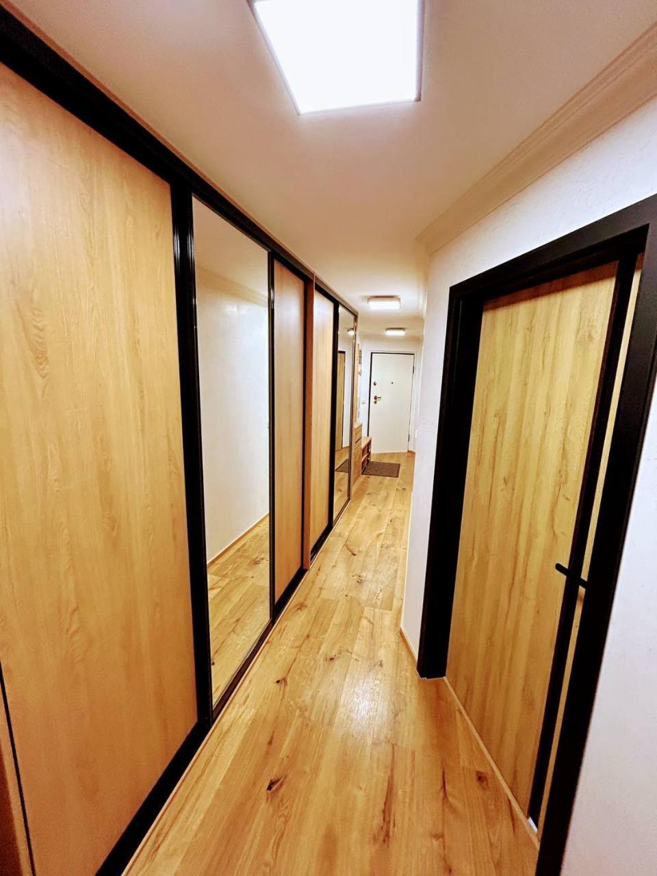 Light & Wood Design - 89 m2 Apartment in Prague