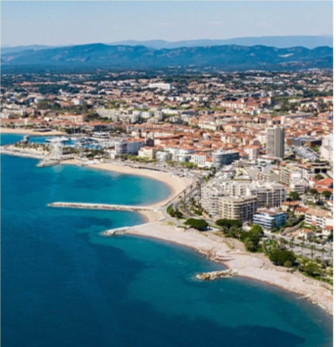 French Riviera centre ville plage port balcon panoramique et Clim