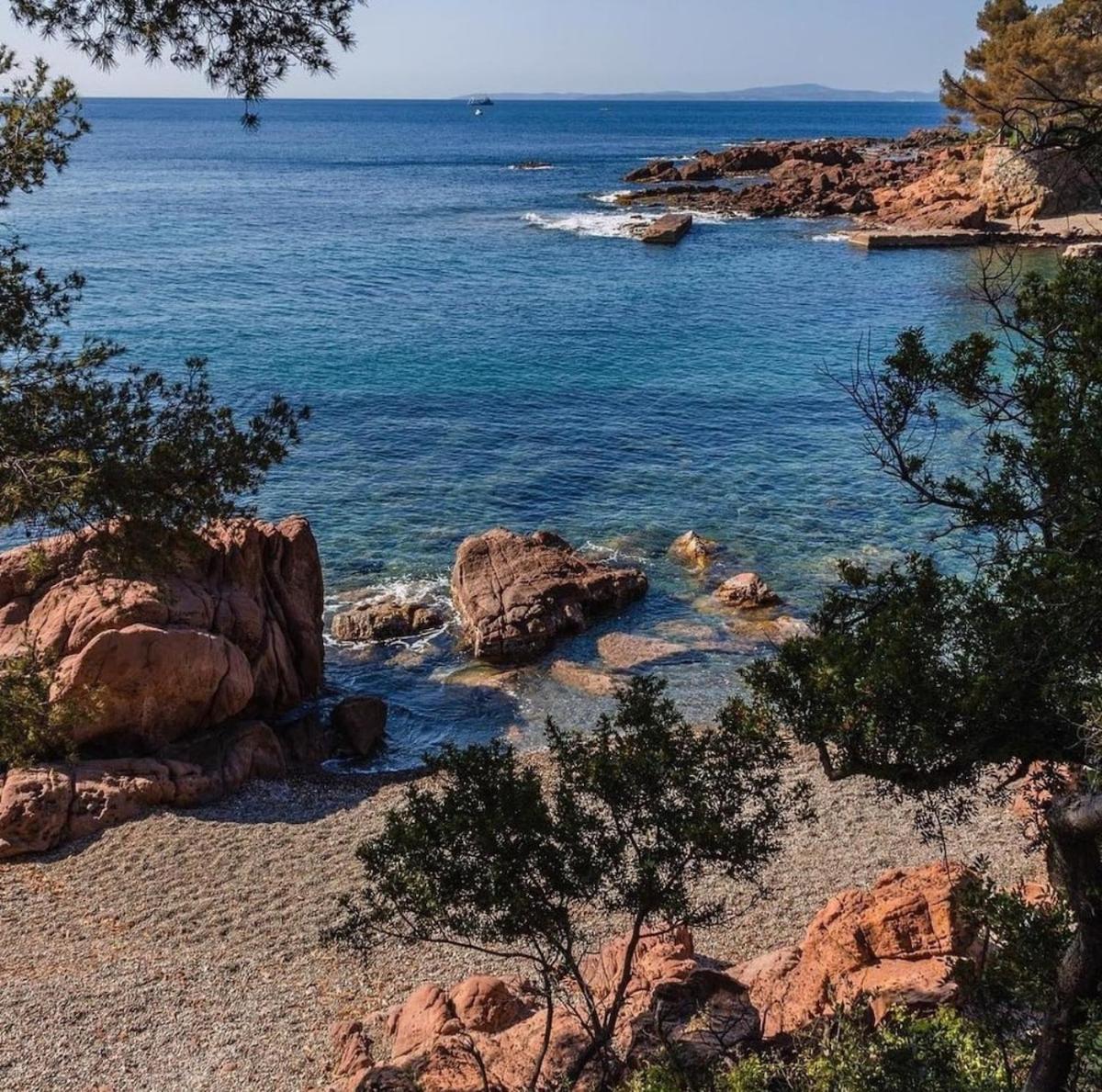 French Riviera centre ville plage port balcon panoramique et Clim