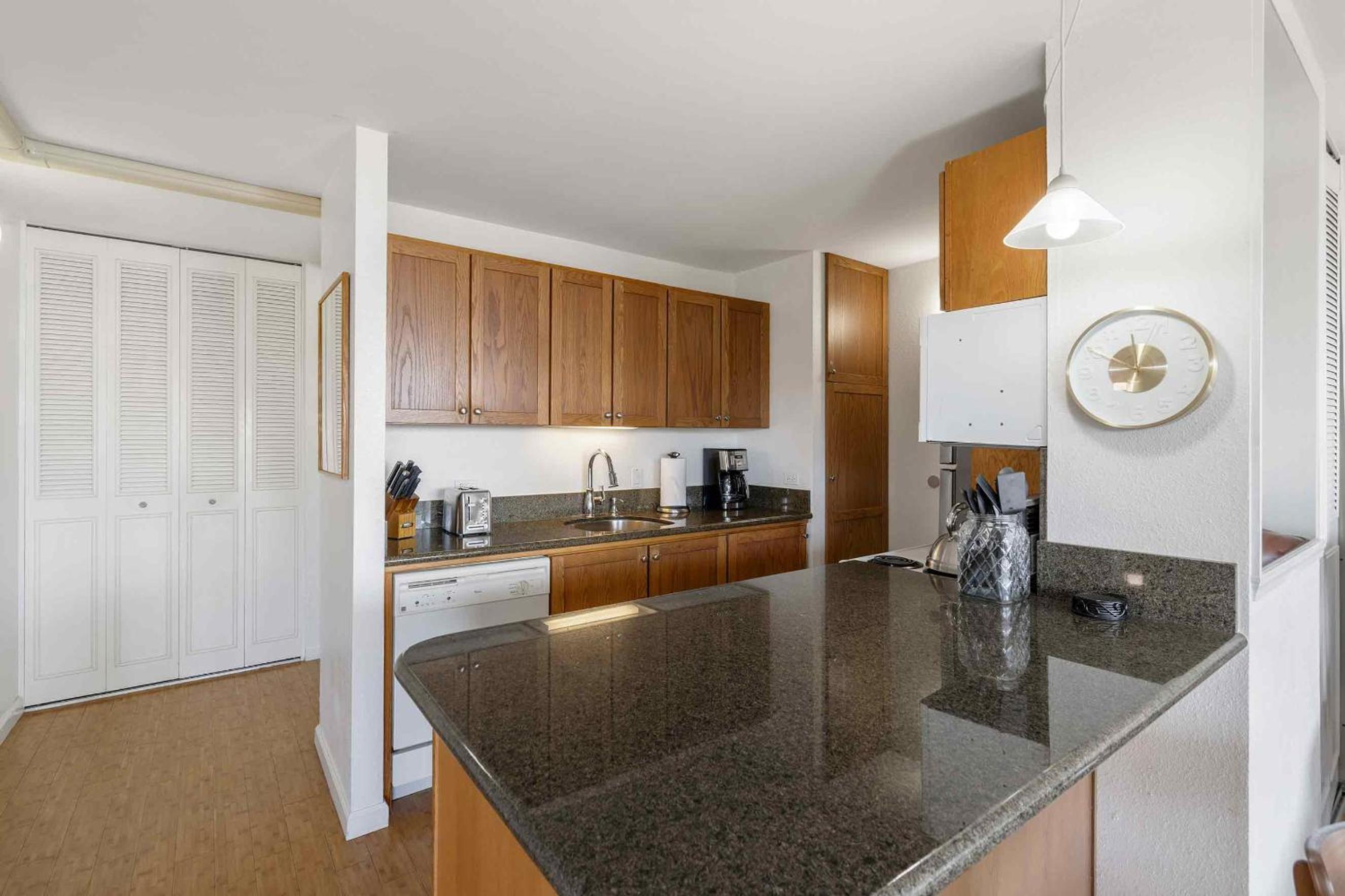 Island Sands 500, Breathtaking Ocean Views, Spacious Lanais, Renovated, Split AC