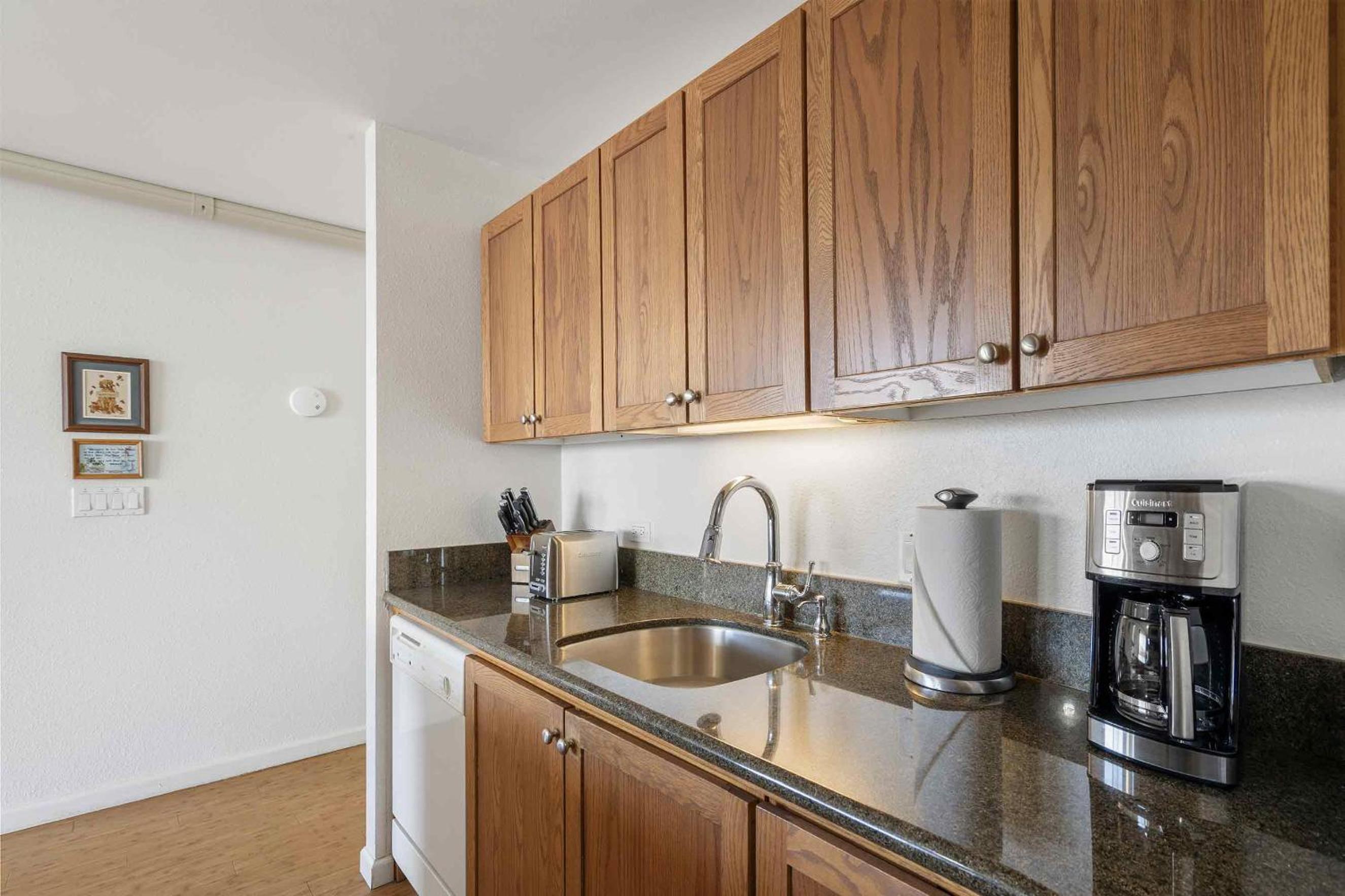 Island Sands 500, Breathtaking Ocean Views, Spacious Lanais, Renovated, Split AC