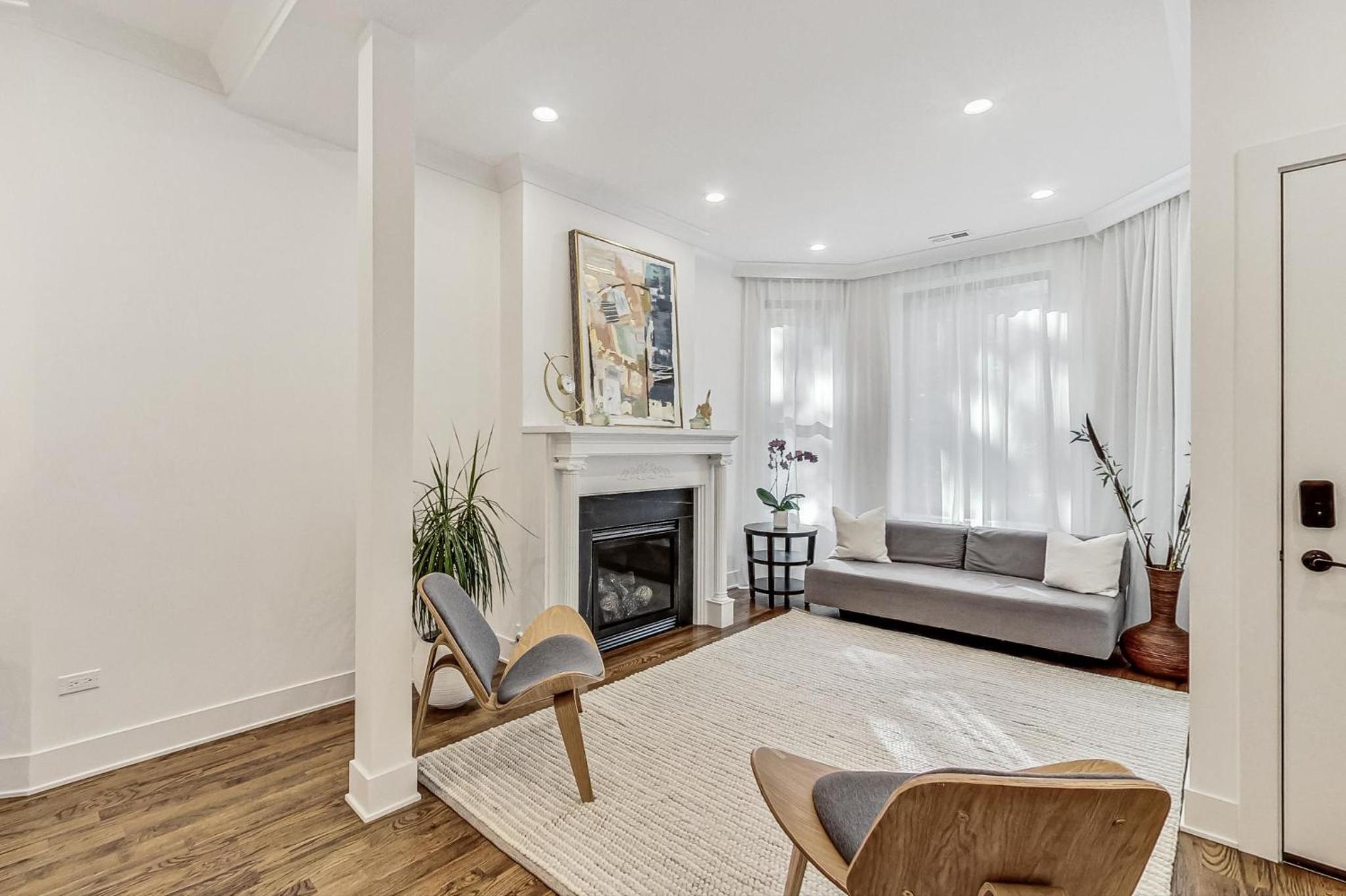 Luxurious Lincoln Park Home with Gourmet Kitchen