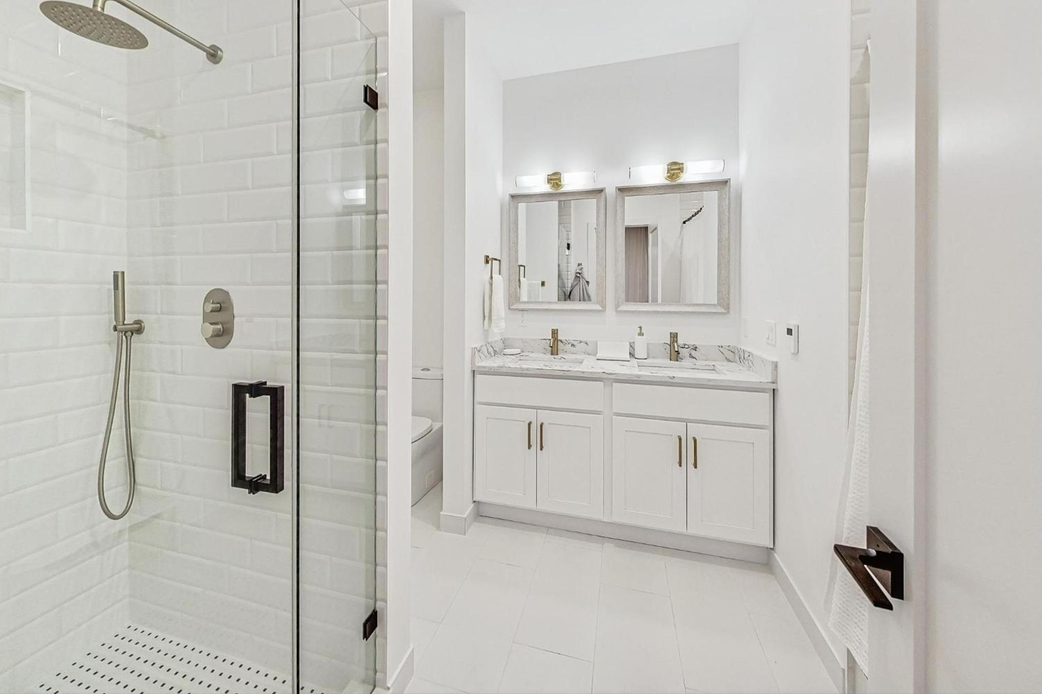 Luxurious Lincoln Park Home with Gourmet Kitchen