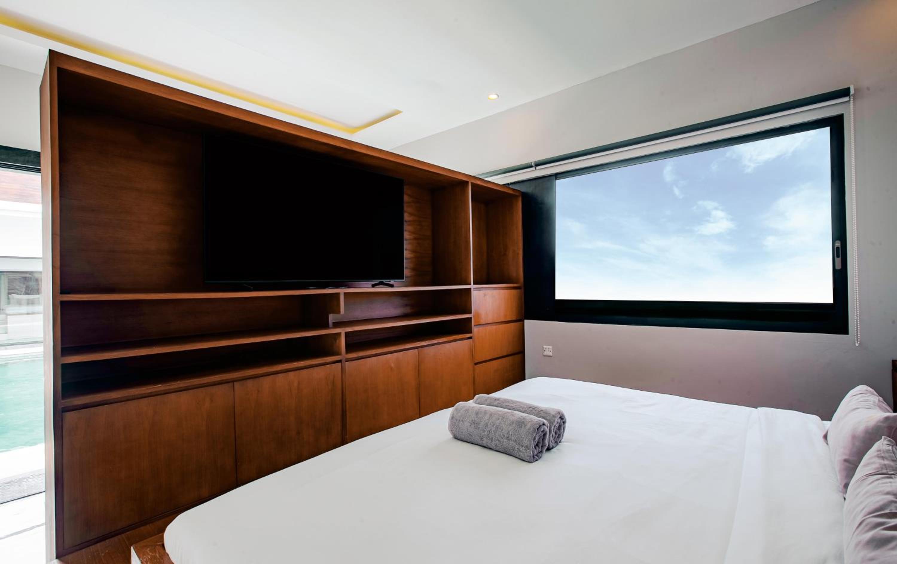 Villa MJ Modern Luxe 4BR with Big Pool & Rooftop